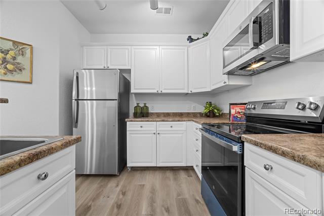 2210 S Vaughn Way Unit: 101