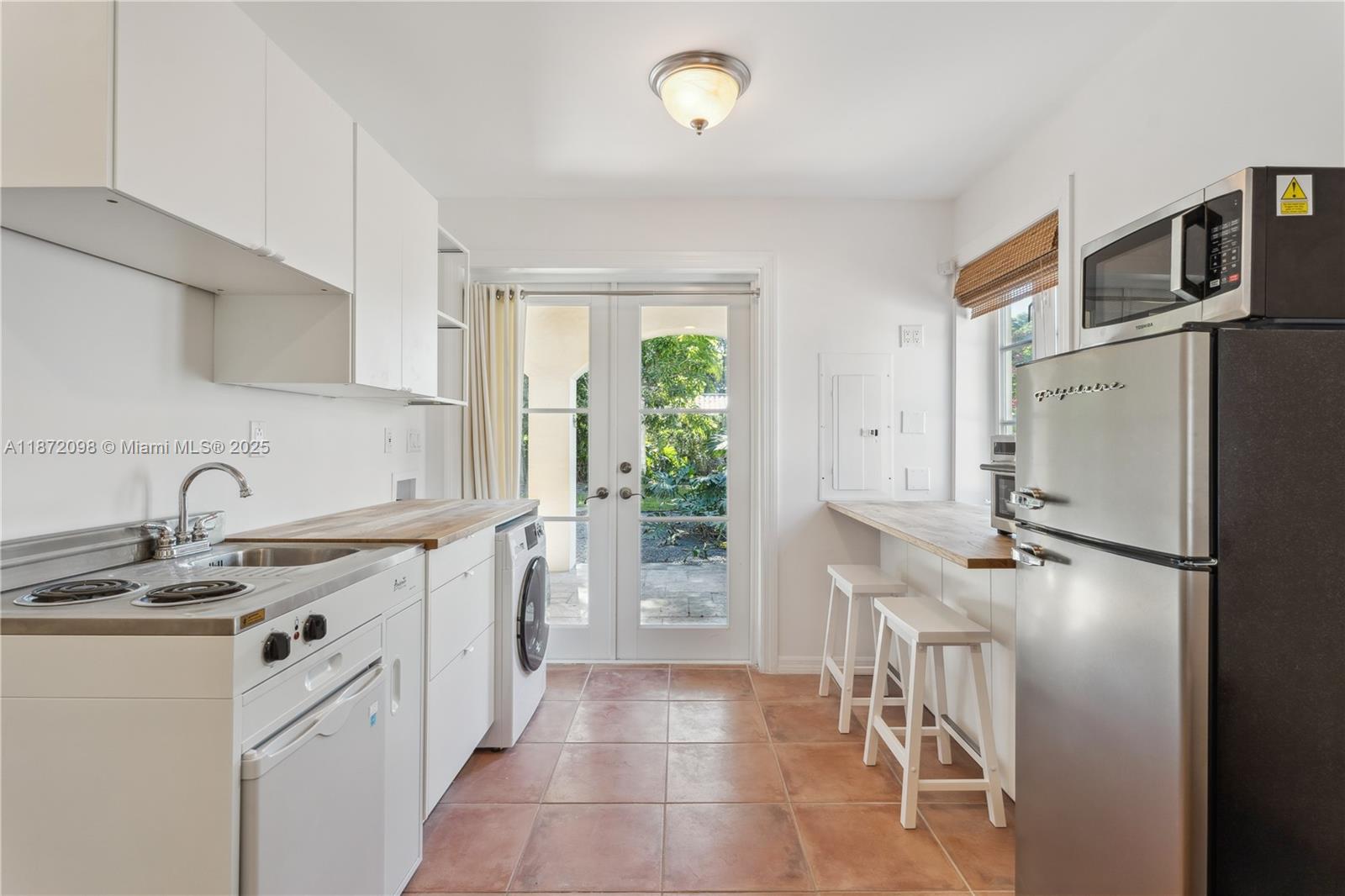 2421 San Domingo St Unit: guest house