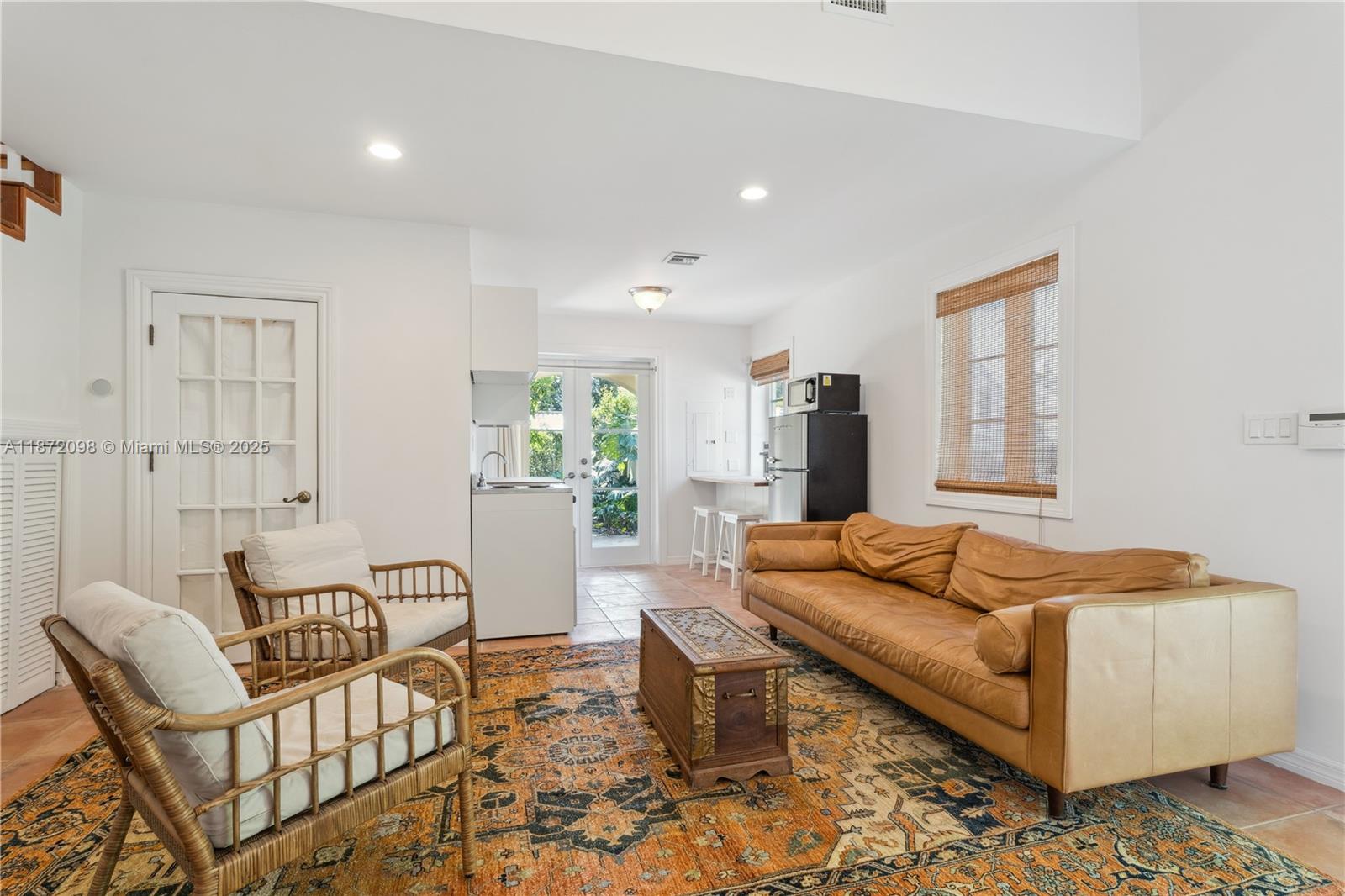 2421 San Domingo St Unit: guest house