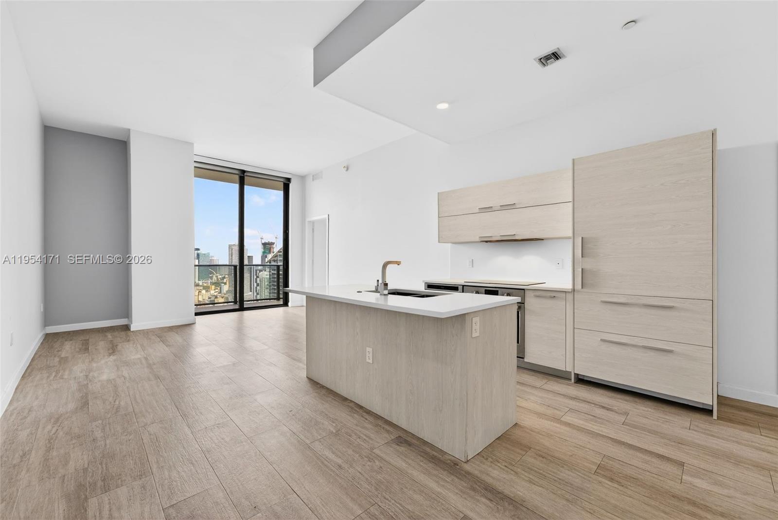 45 SW 9th St # 4609 Unit: LPH-4609