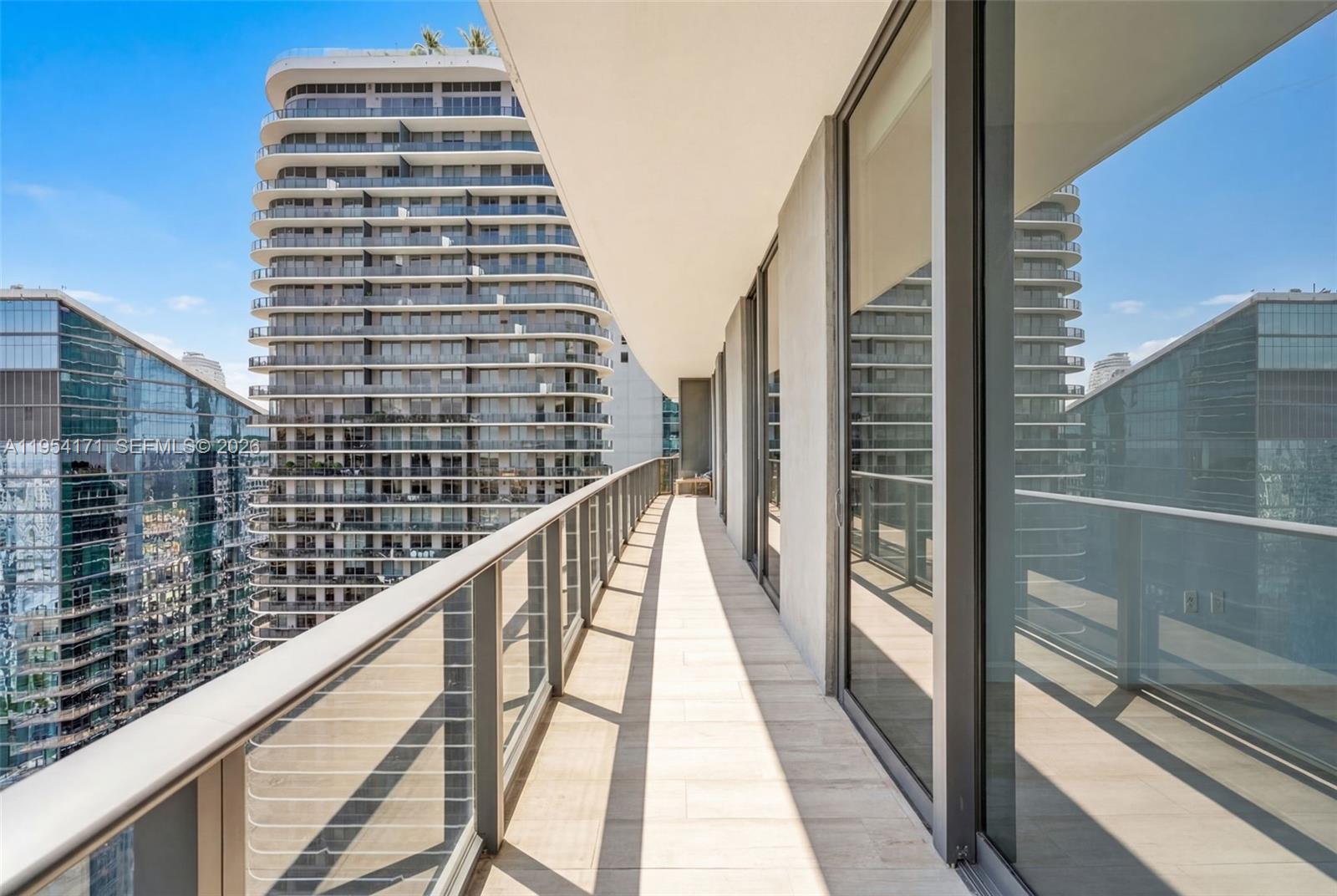 45 SW 9th St # 4609 Unit: LPH-4609