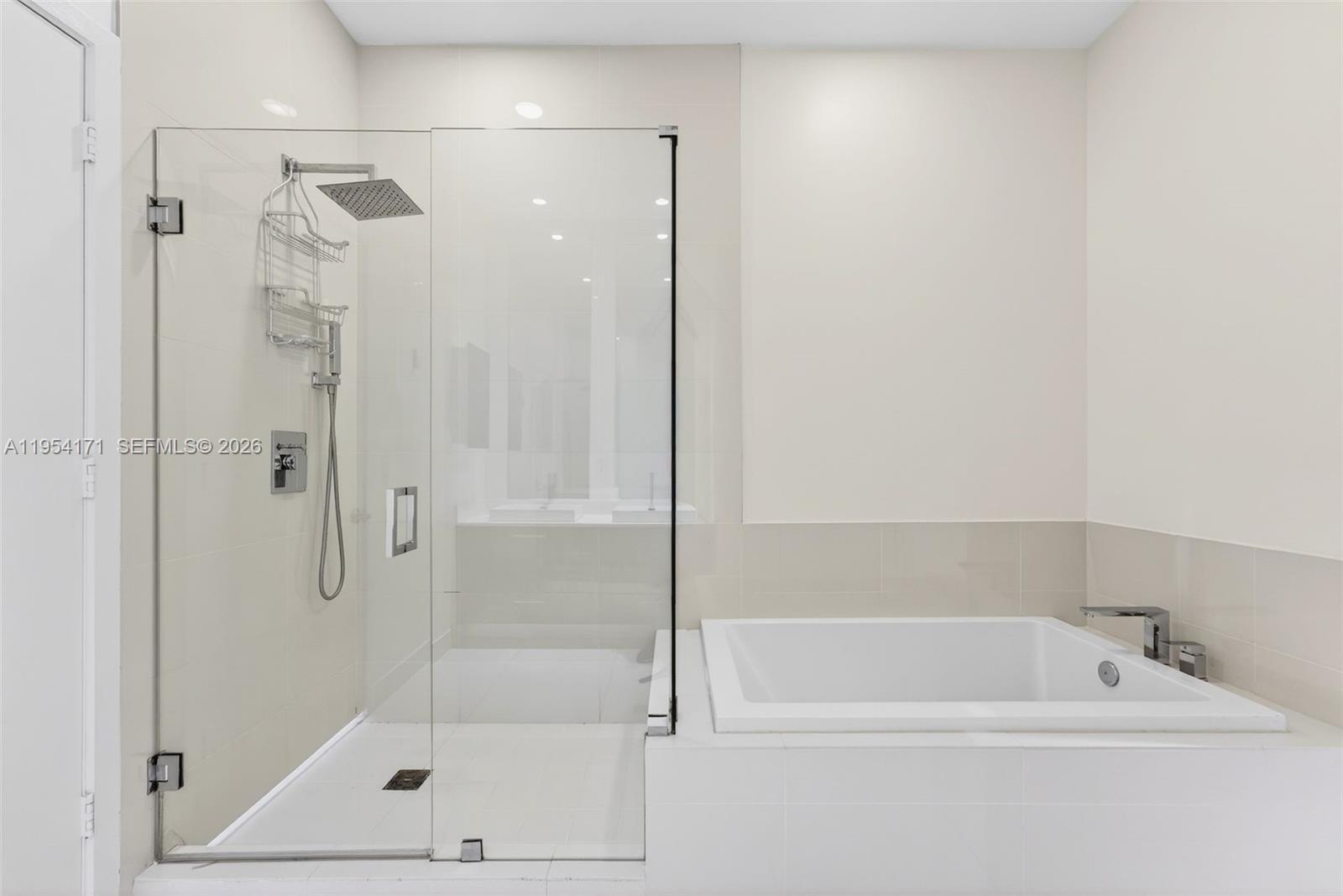 45 SW 9th St # 4609 Unit: LPH-4609