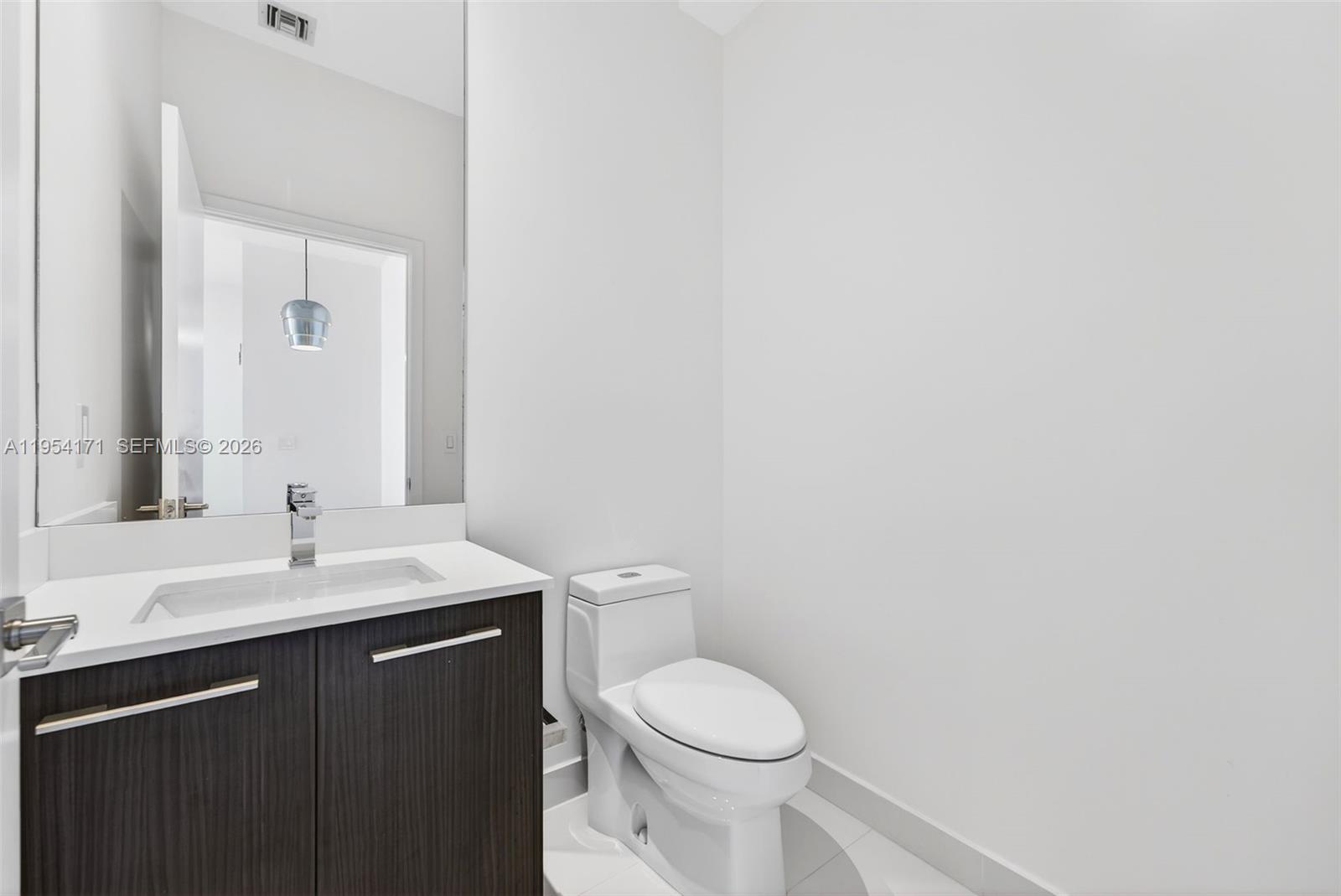 45 SW 9th St # 4609 Unit: LPH-4609