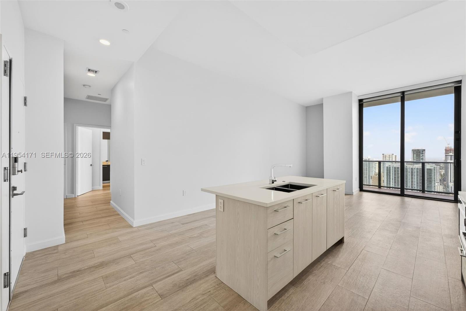45 SW 9th St # 4609 Unit: LPH-4609