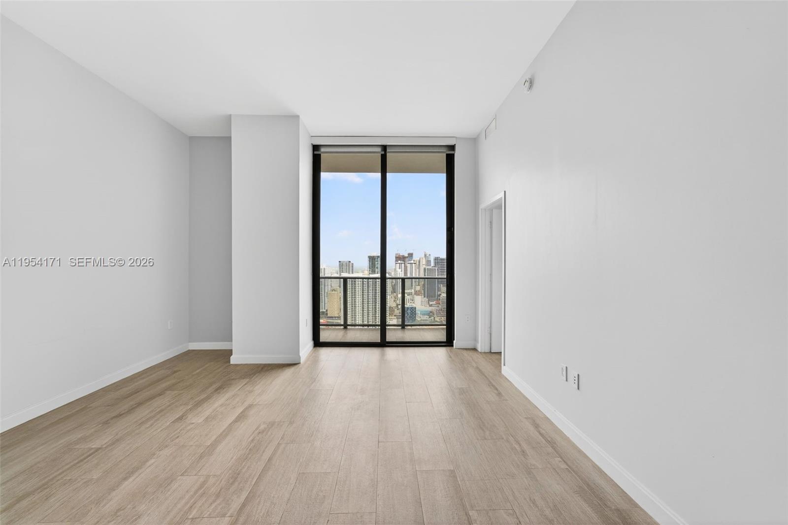 45 SW 9th St # 4609 Unit: LPH-4609