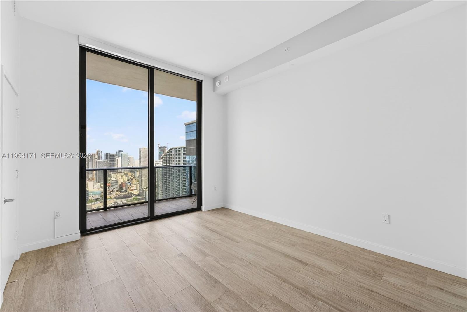 45 SW 9th St # 4609 Unit: LPH-4609