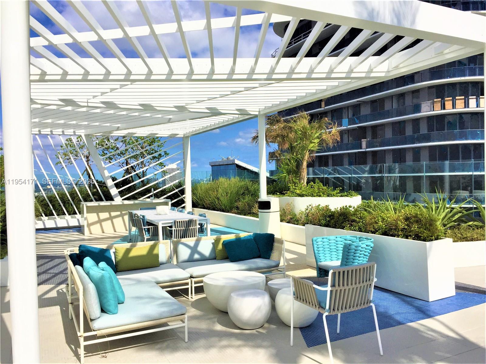 45 SW 9th St # 4609 Unit: LPH-4609