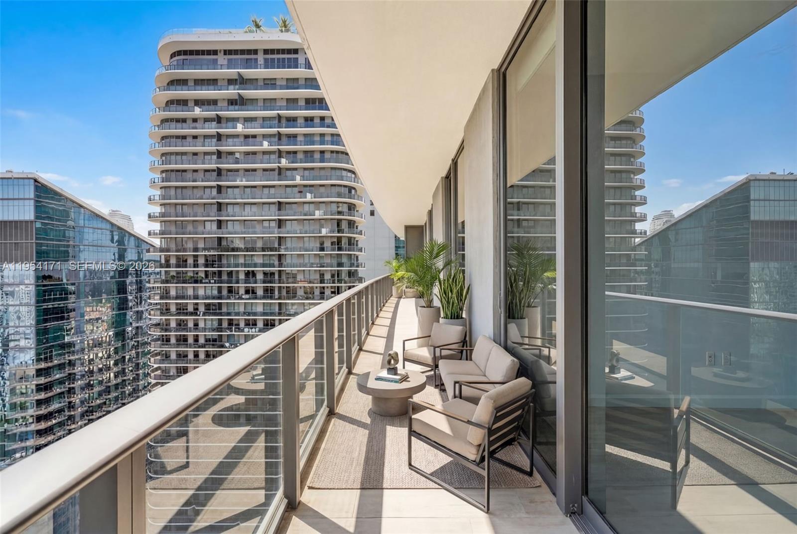 45 SW 9th St # 4609 Unit: LPH-4609
