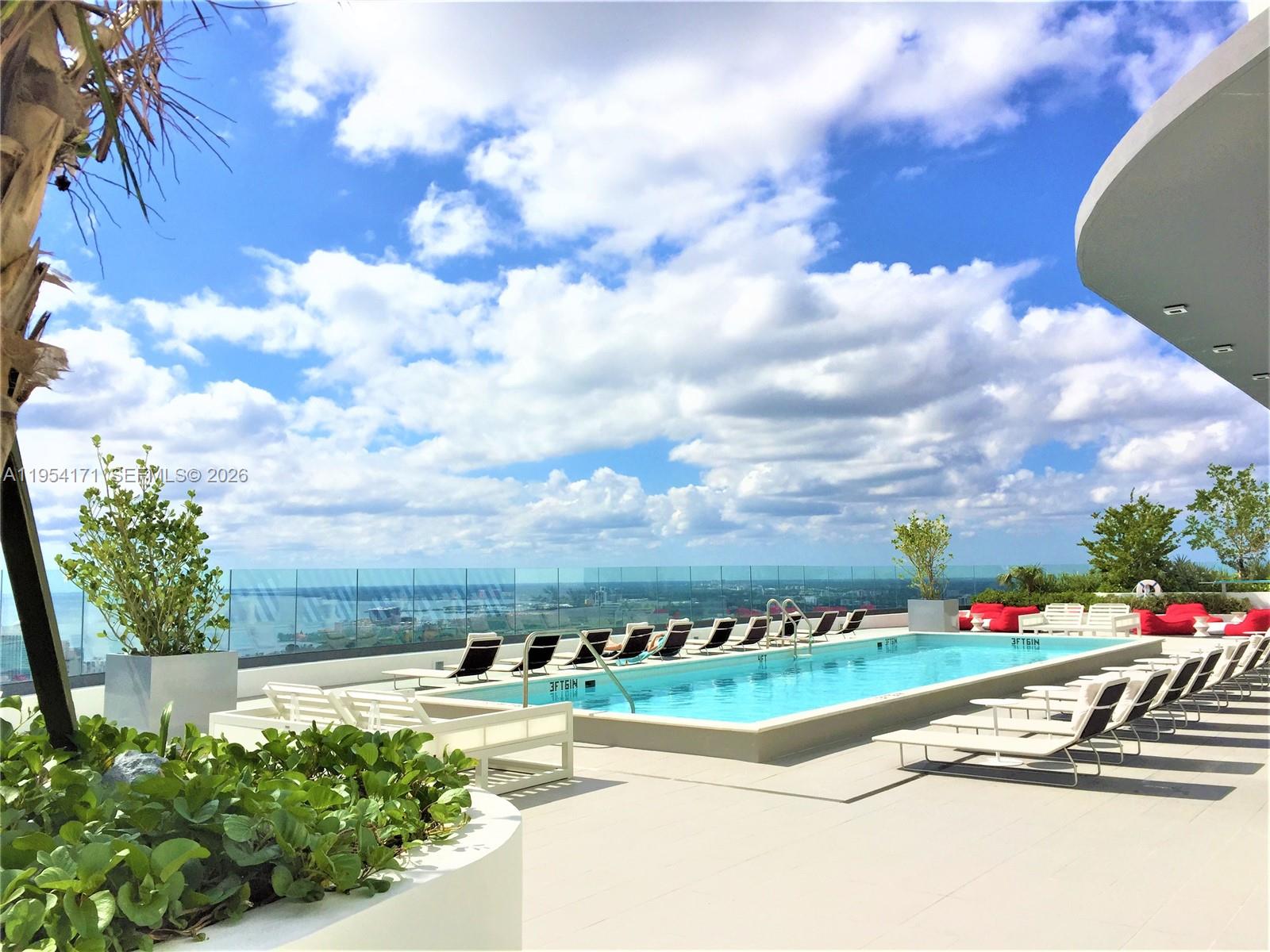 45 SW 9th St # 4609 Unit: LPH-4609