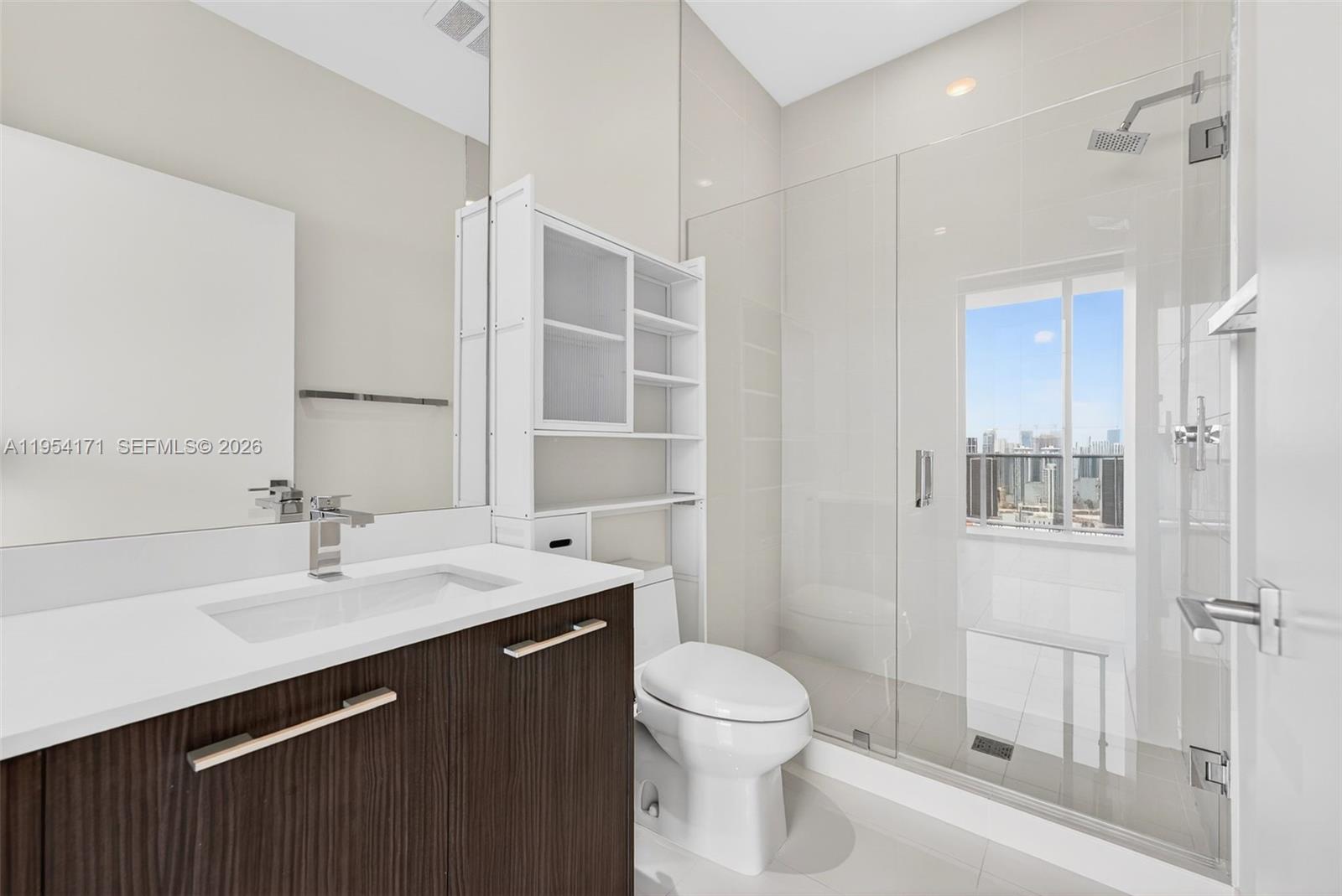 45 SW 9th St # 4609 Unit: LPH-4609