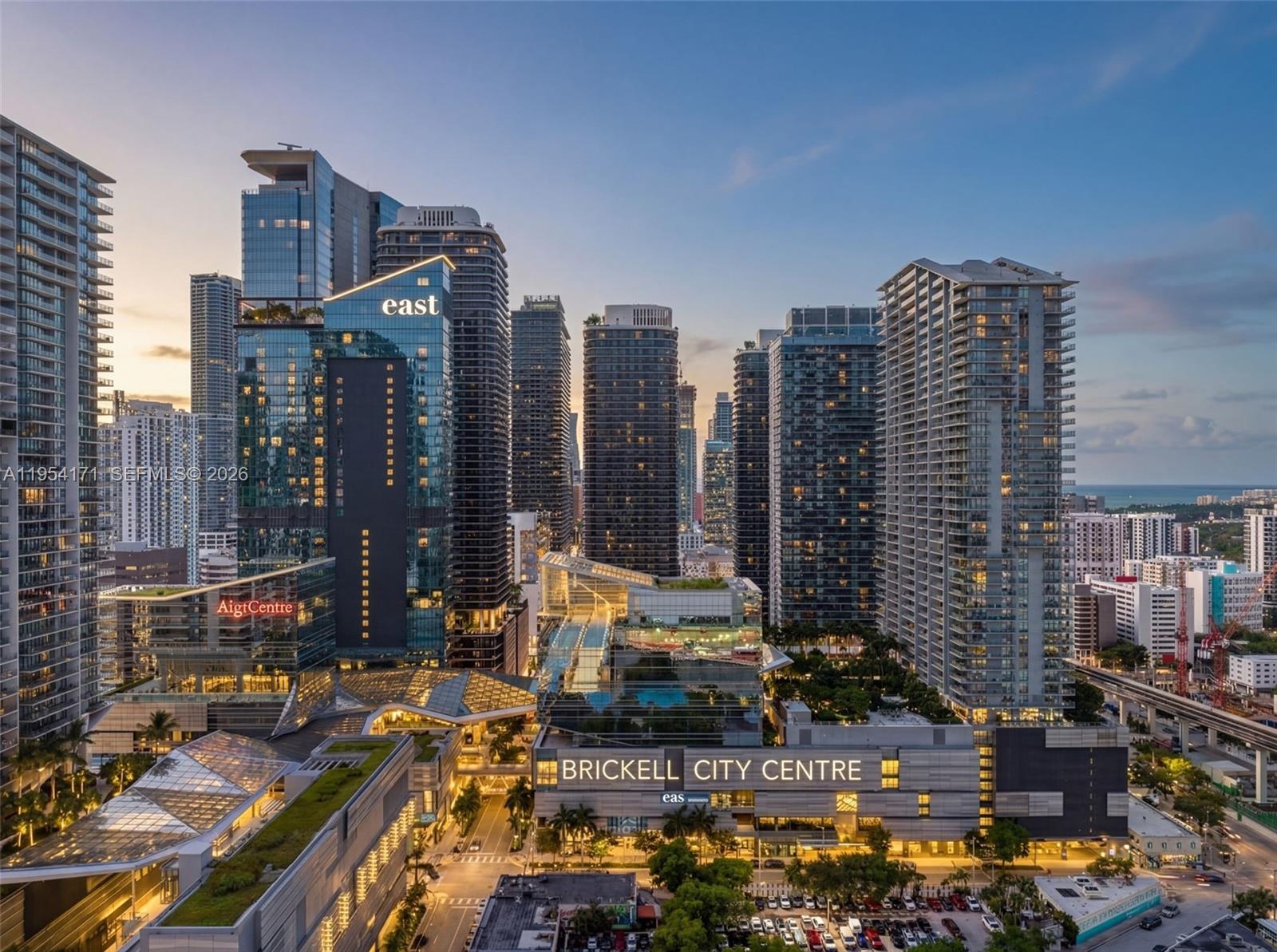 45 SW 9th St # 4609 Unit: LPH-4609