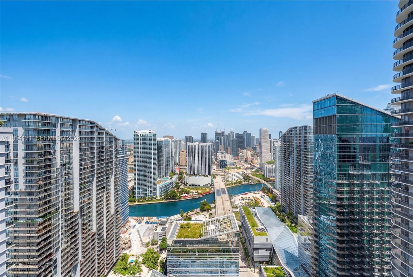 45 SW 9th St # 4609 Unit: LPH-4609