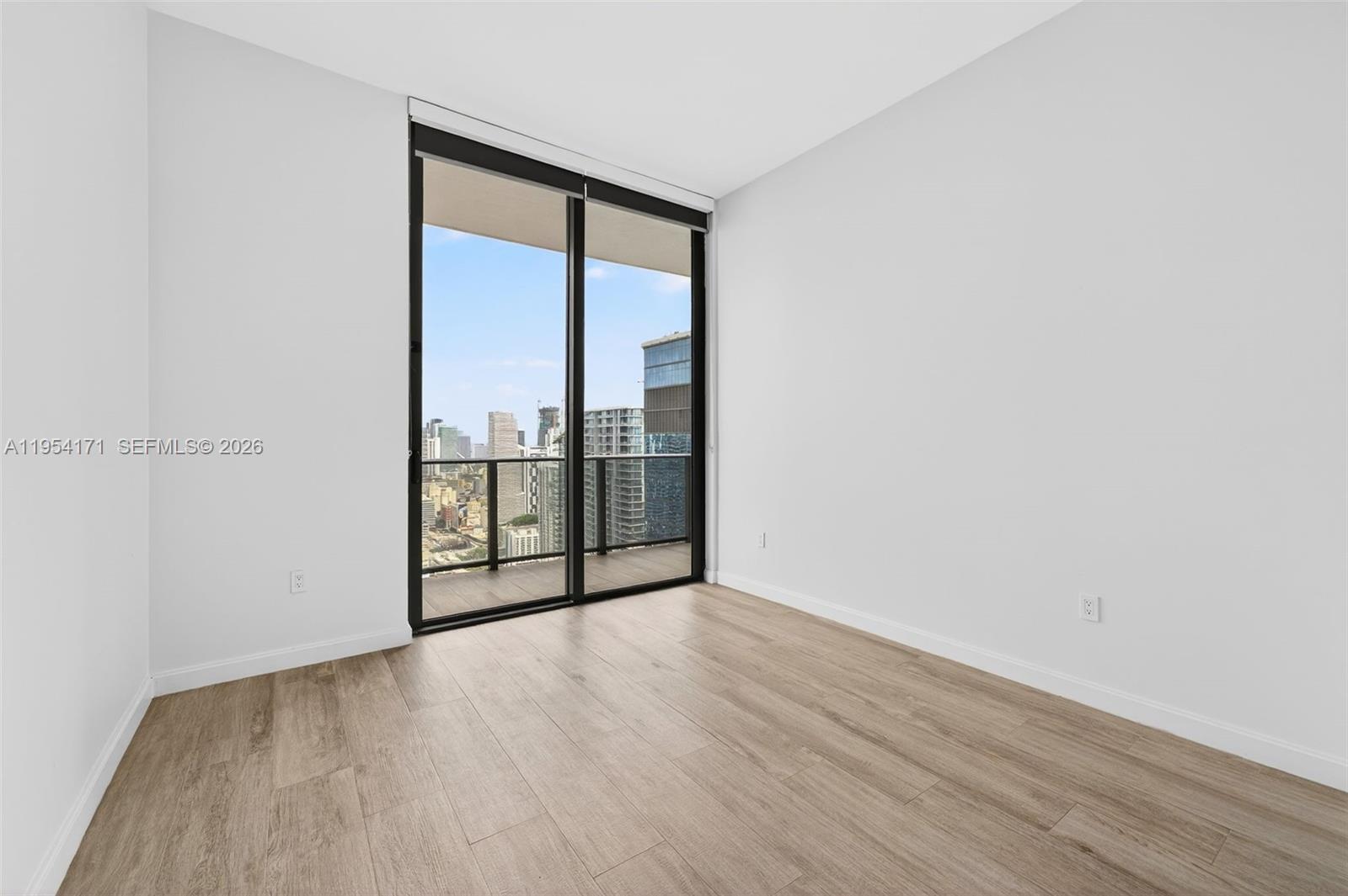 45 SW 9th St # 4609 Unit: LPH-4609