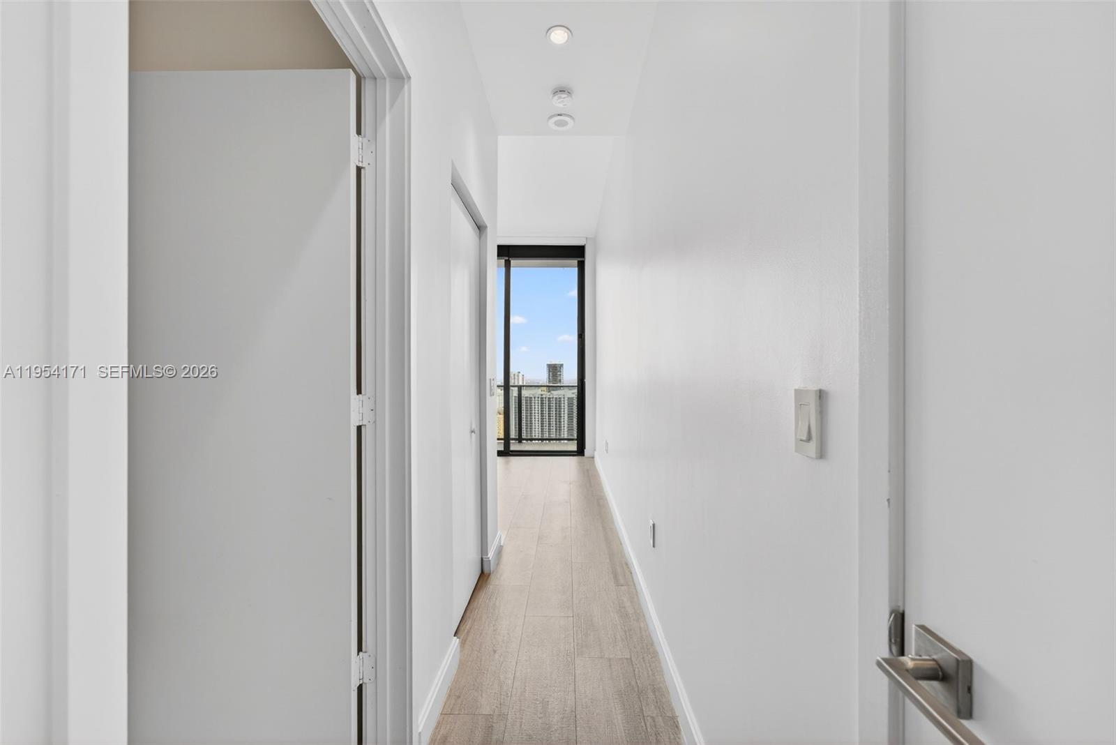 45 SW 9th St # 4609 Unit: LPH-4609