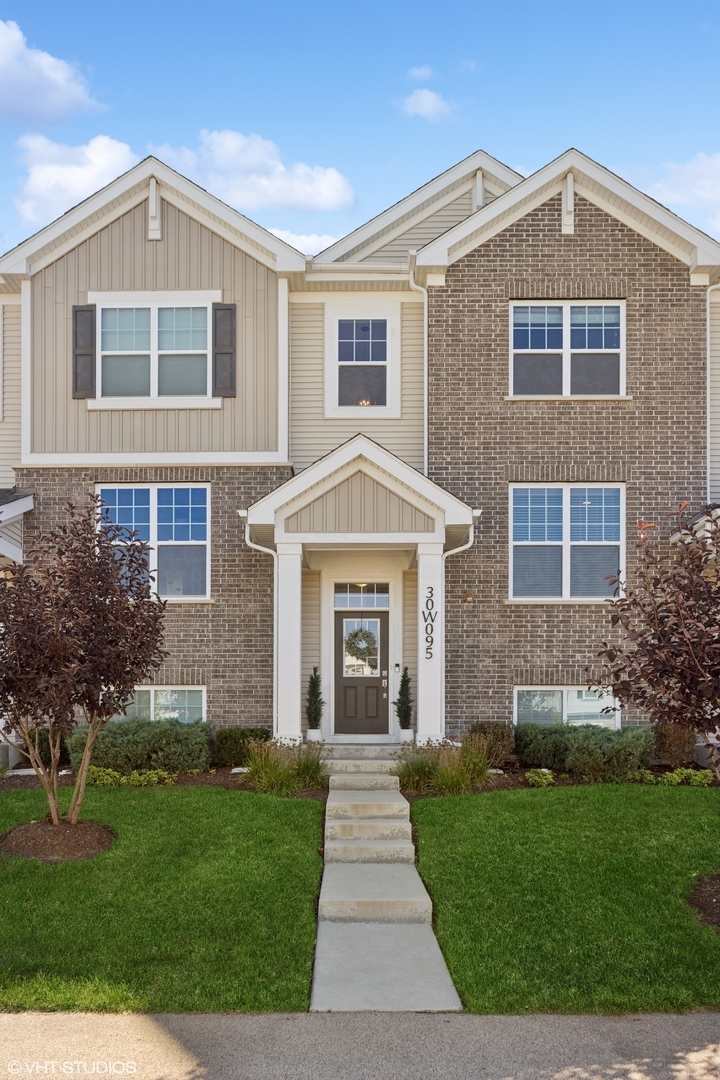 30W095 Brayman Court