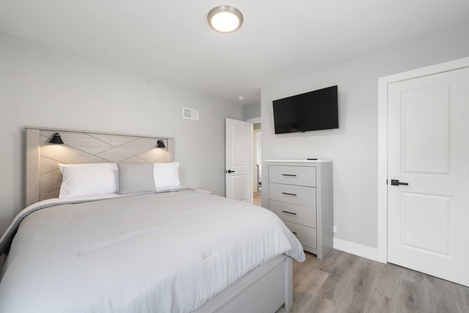 5347 W Gladys Avenue Unit: 2