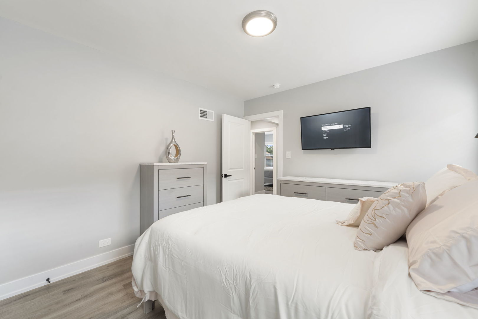5347 W Gladys Avenue Unit: 2