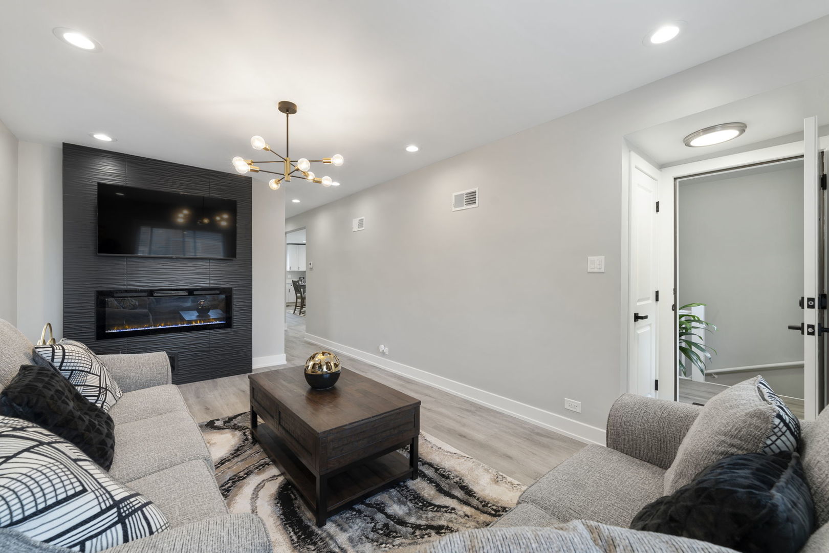 5347 W Gladys Avenue Unit: 2