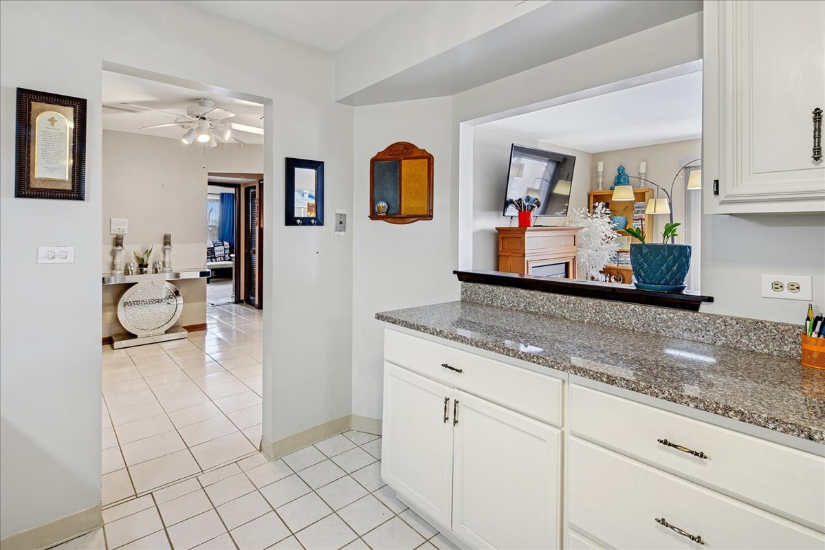475 SHENSTONE Road Unit: 304