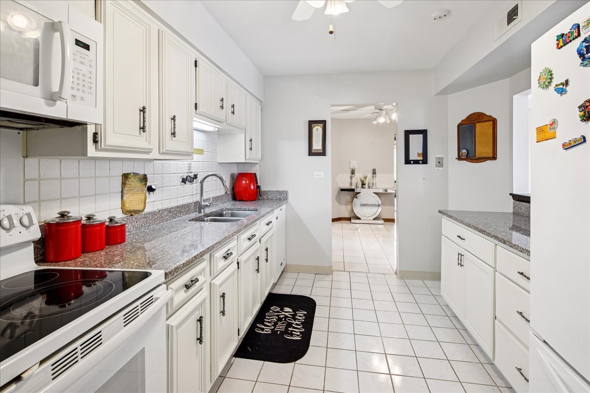 475 SHENSTONE Road Unit: 304