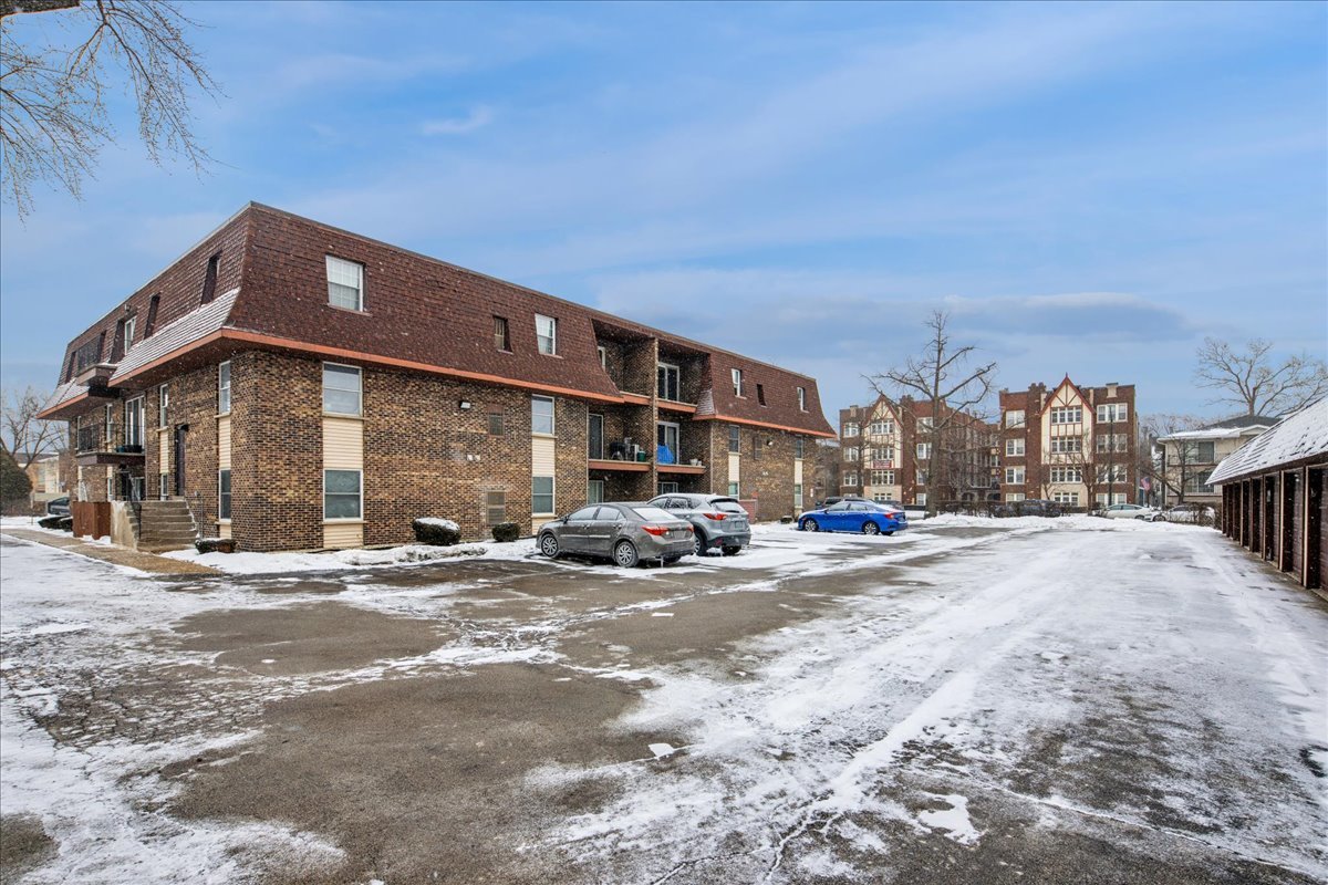 475 SHENSTONE Road Unit: 304