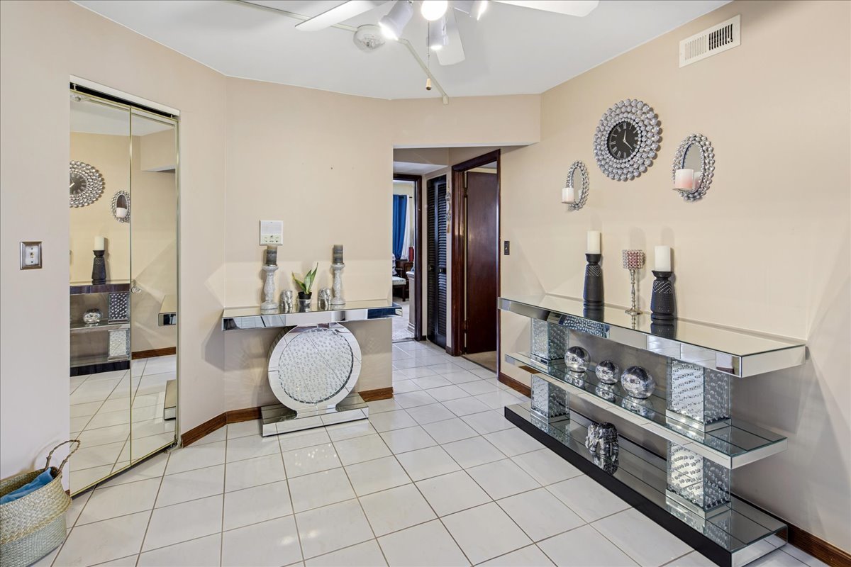 475 SHENSTONE Road Unit: 304