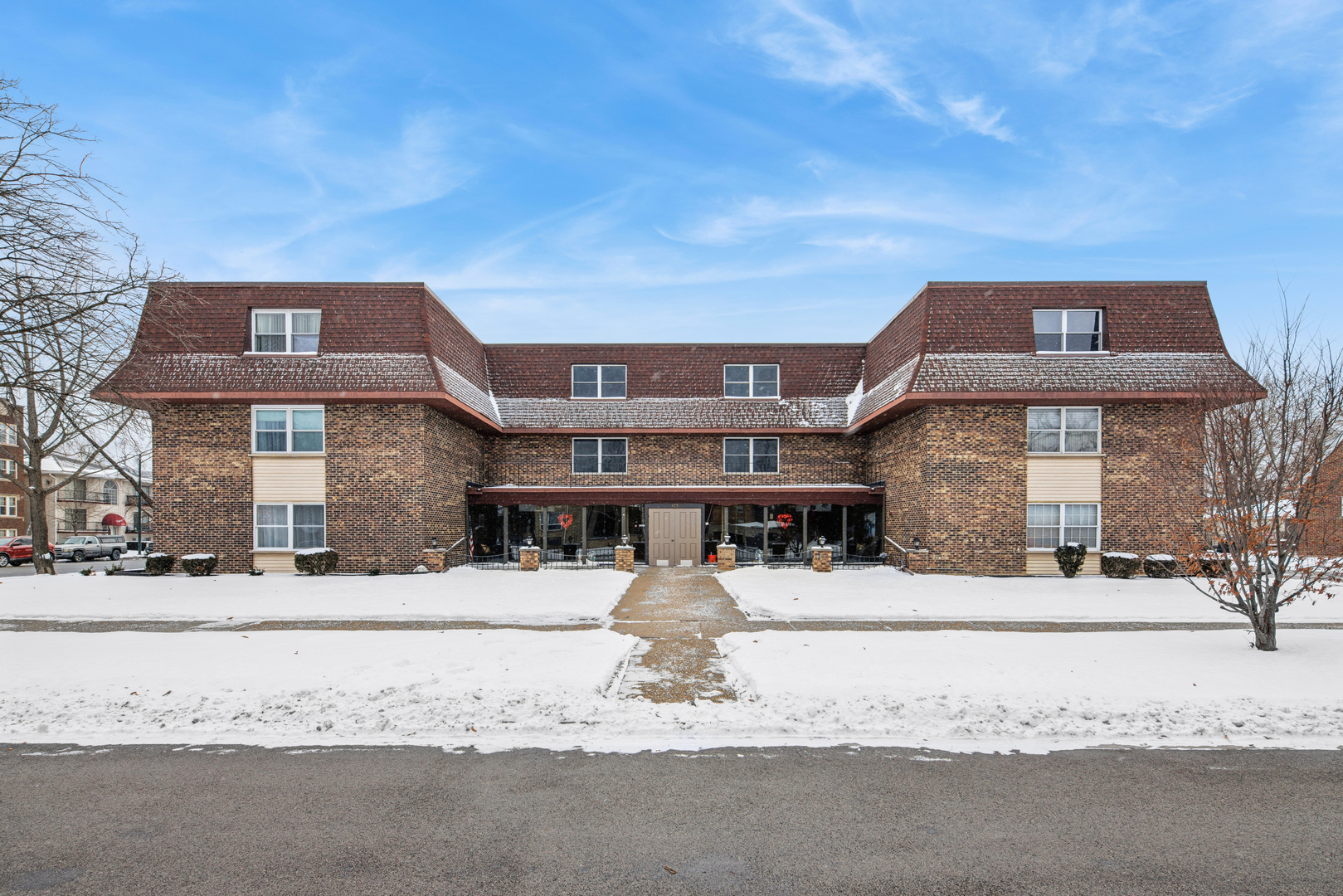 475 SHENSTONE Road Unit: 304