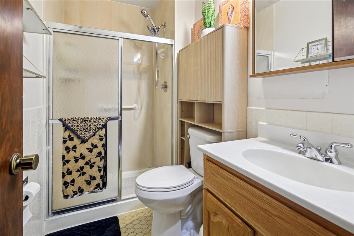 475 SHENSTONE Road Unit: 304