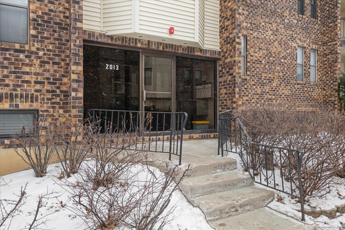 2013 Country Club Drive Unit: 22
