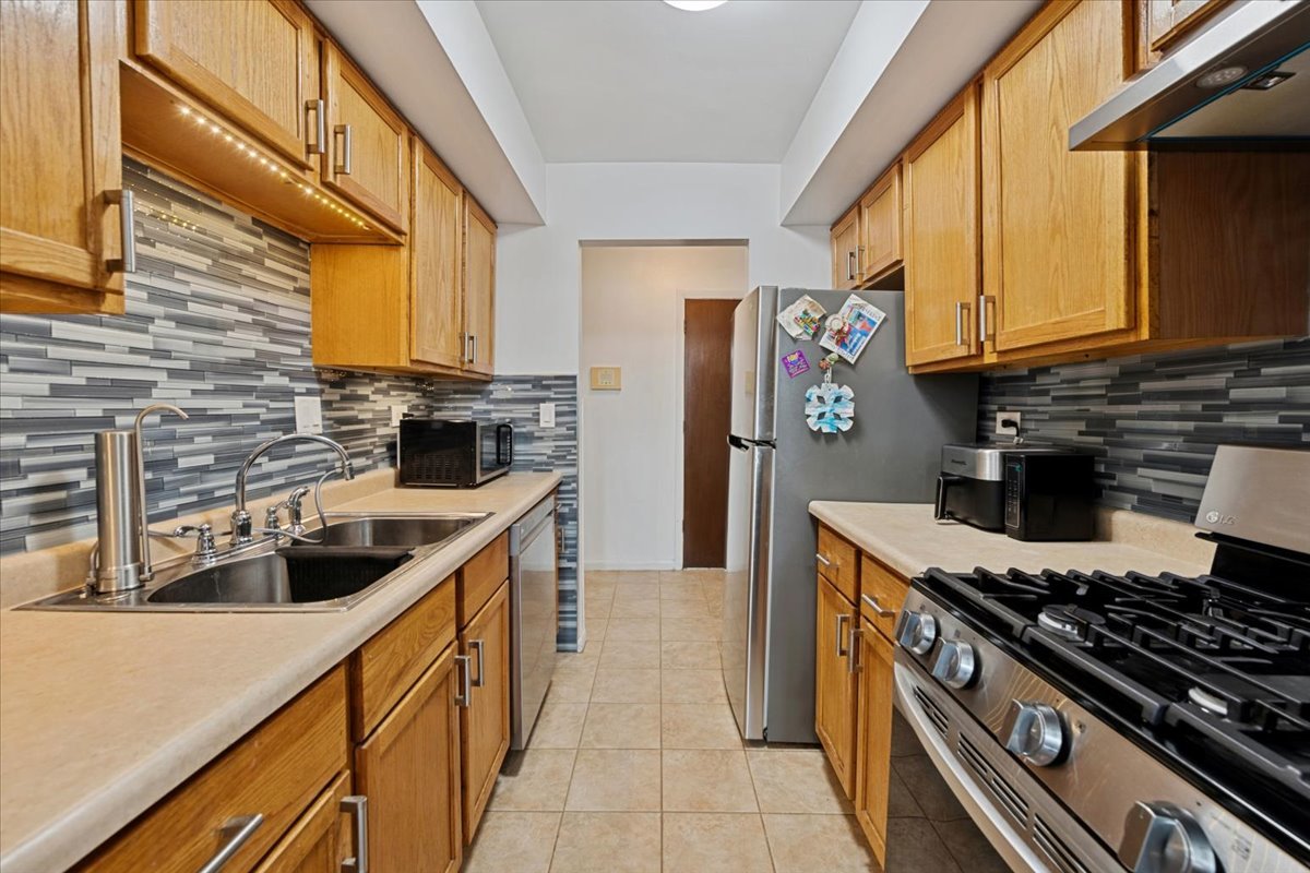2013 Country Club Drive Unit: 22
