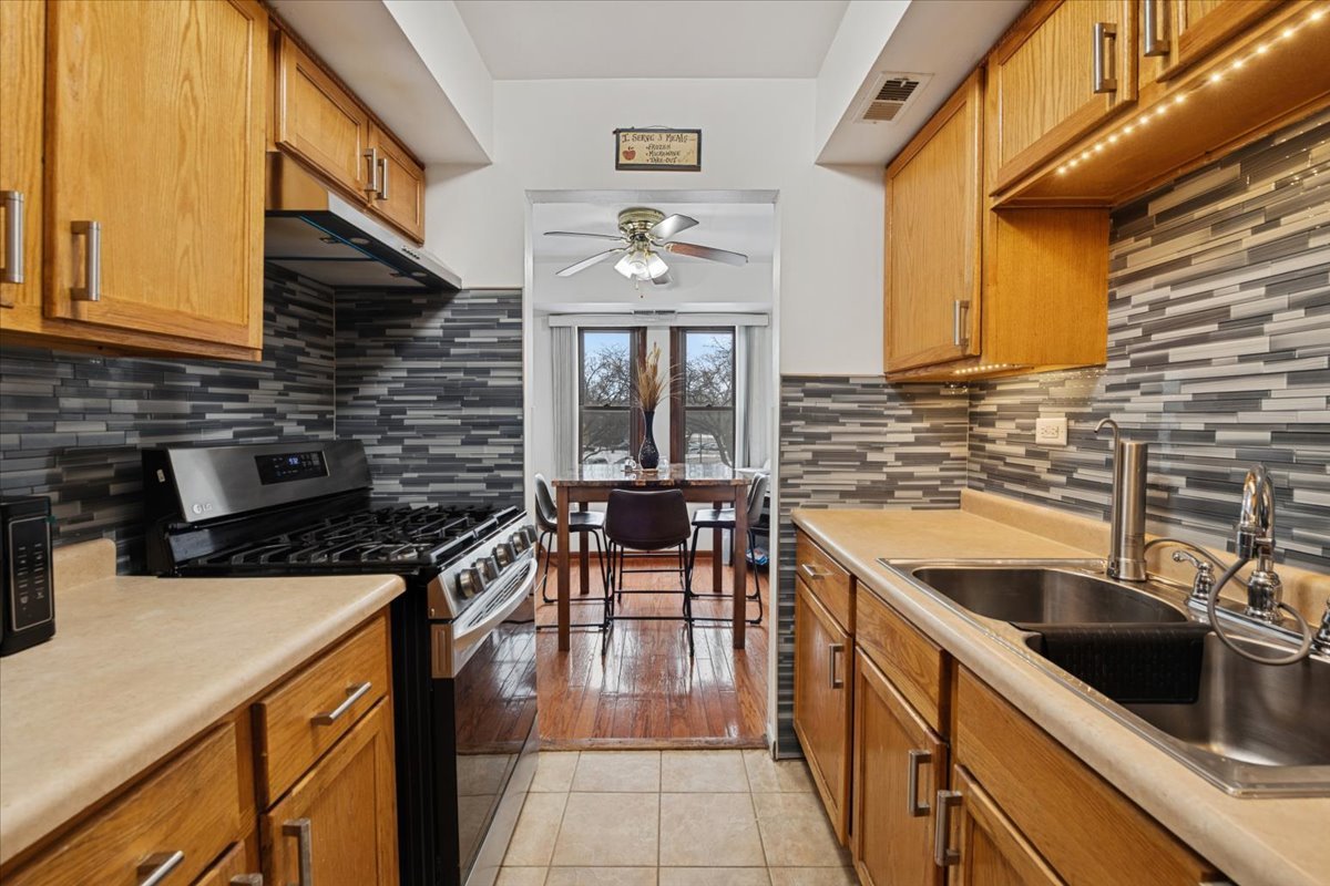 2013 Country Club Drive Unit: 22
