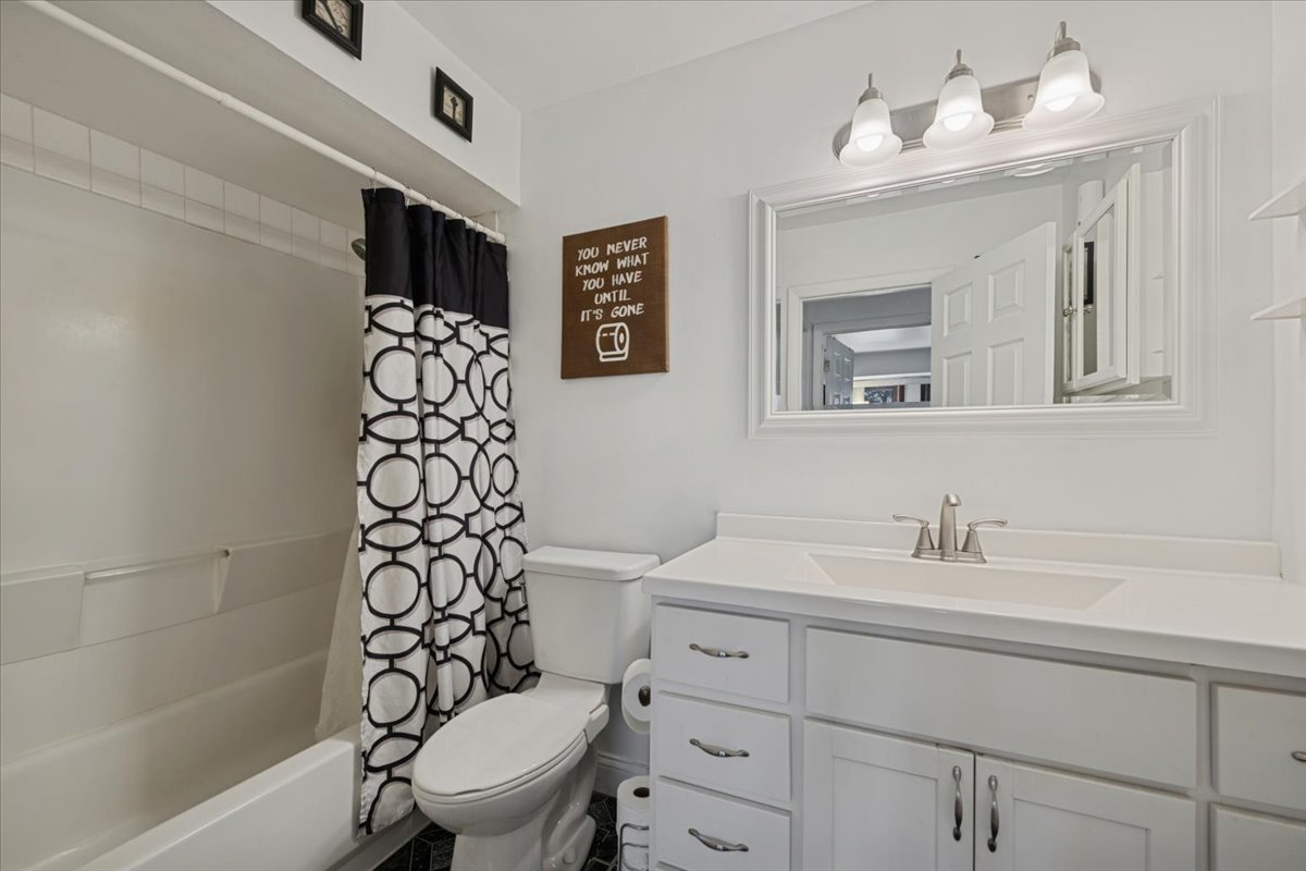 2013 Country Club Drive Unit: 22