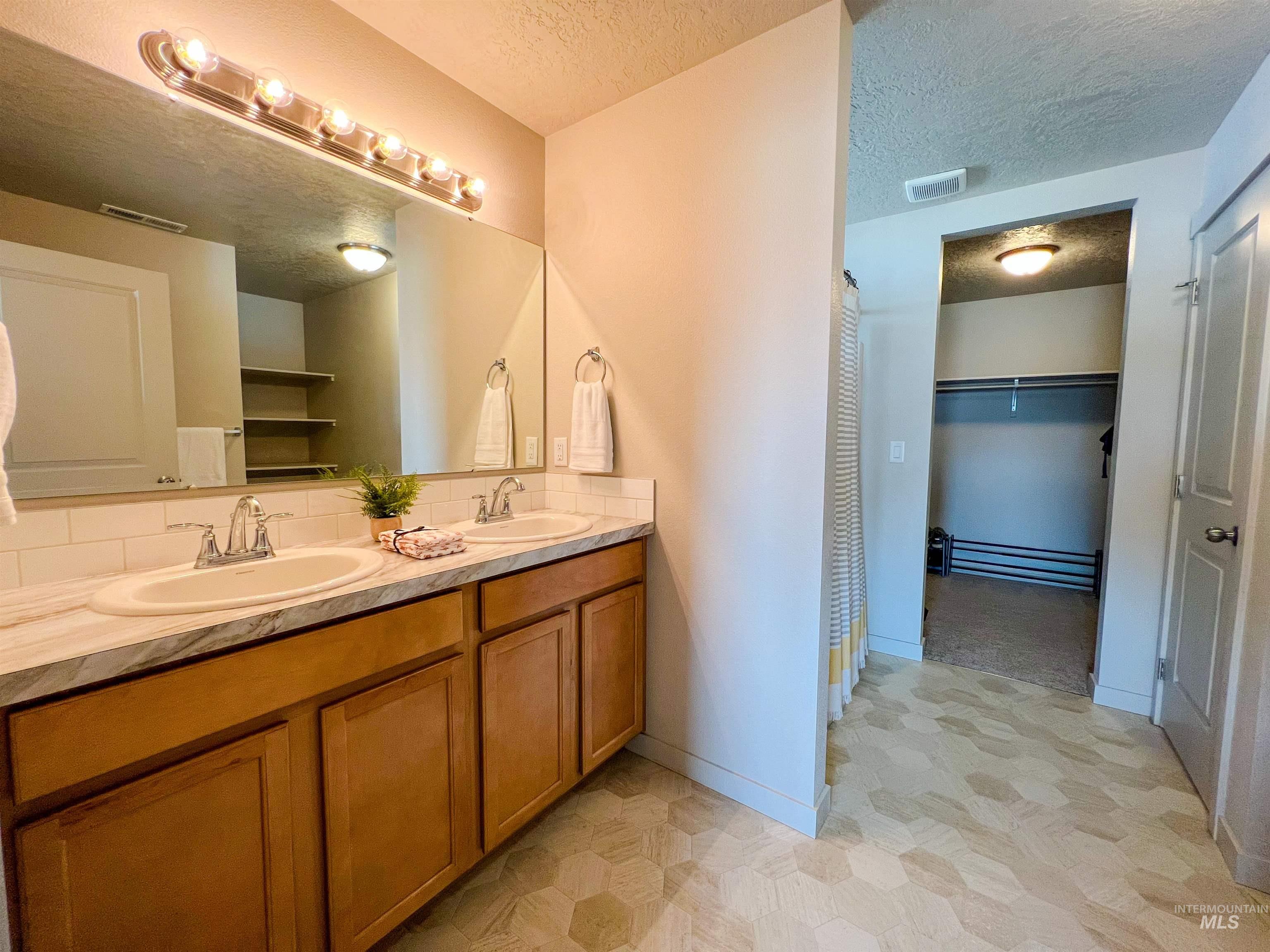 3007 N Cherry Grove Way