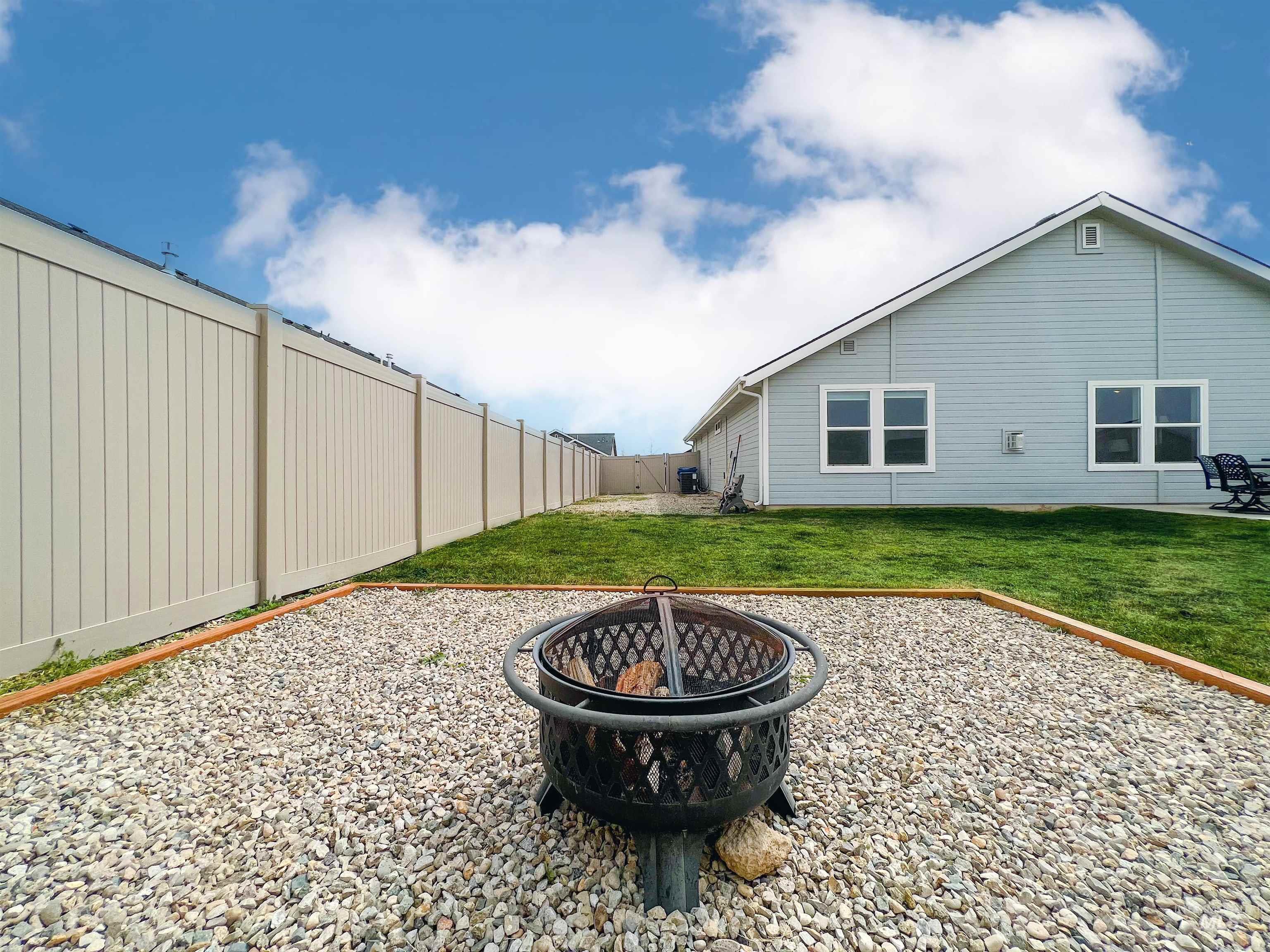 3007 N Cherry Grove Way