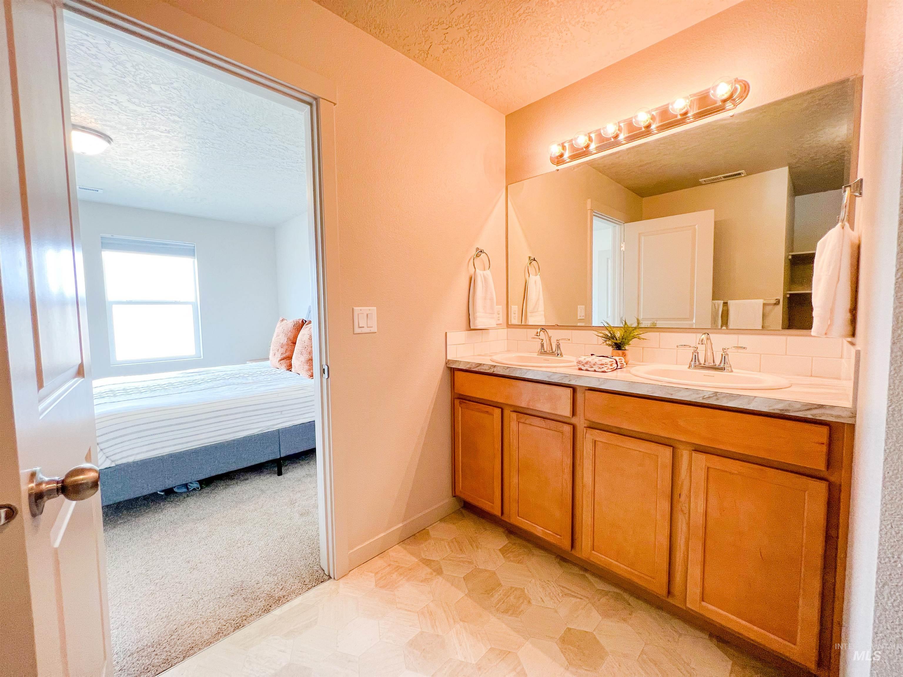 3007 N Cherry Grove Way