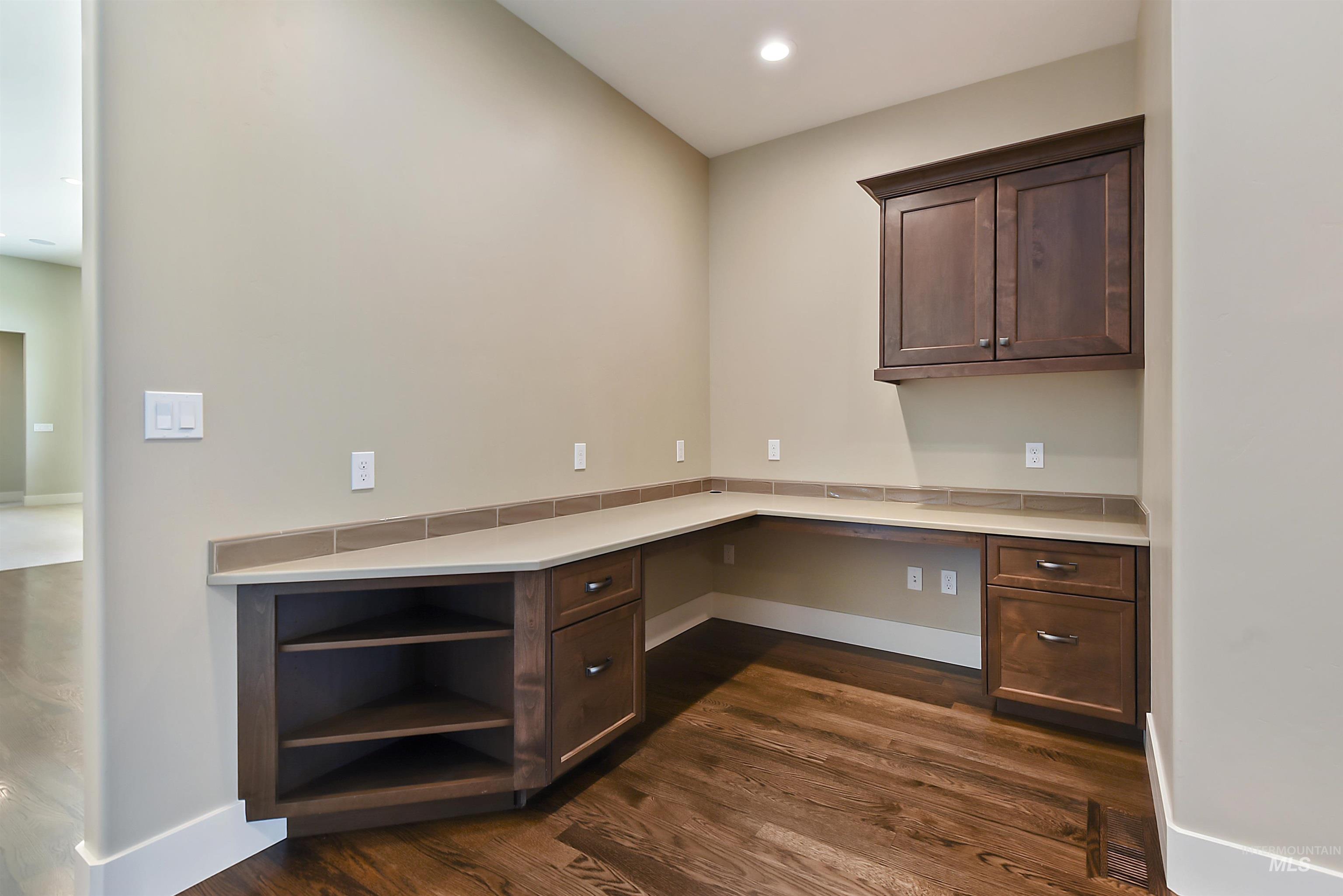 2074 N Payette River Way