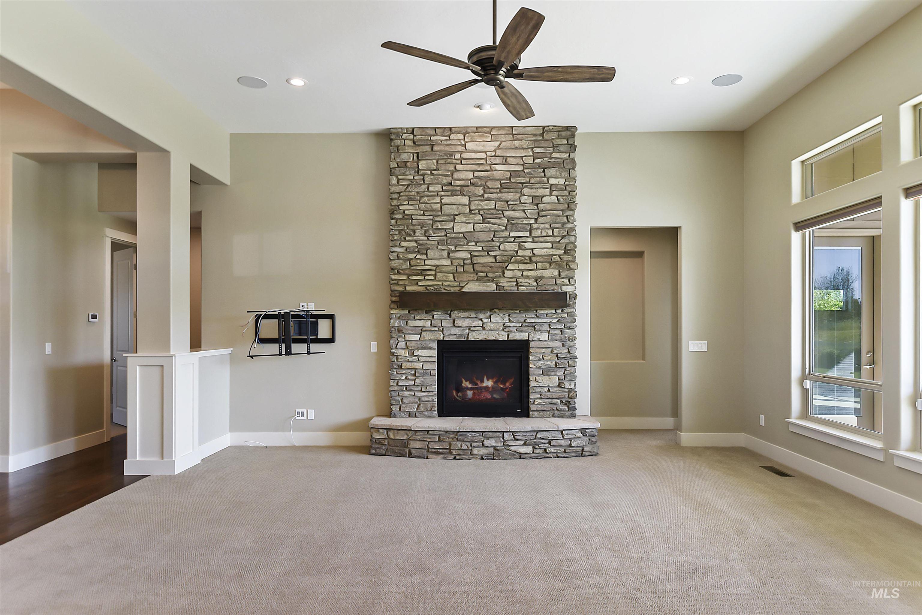 2074 N Payette River Way