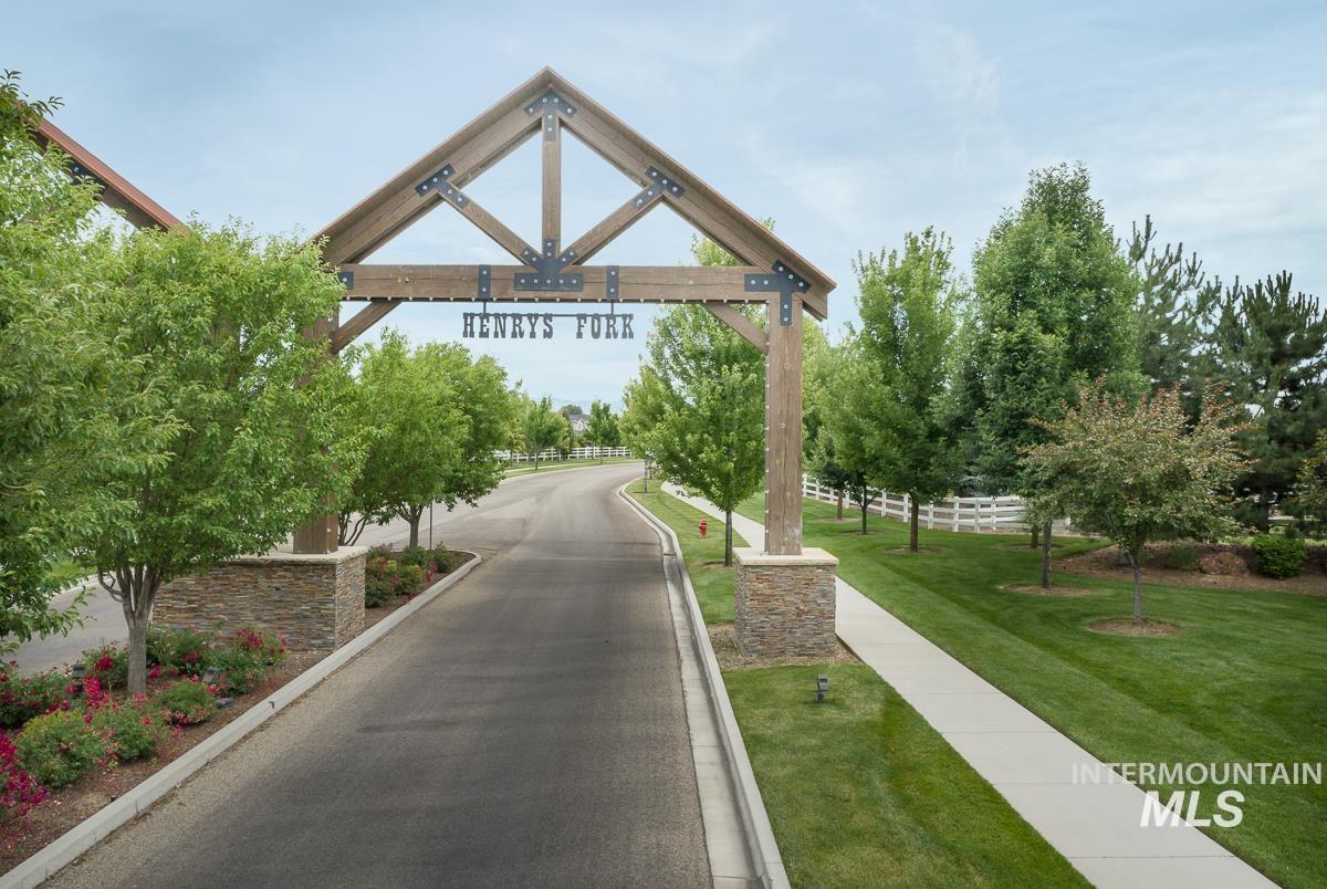 2074 N Payette River Way