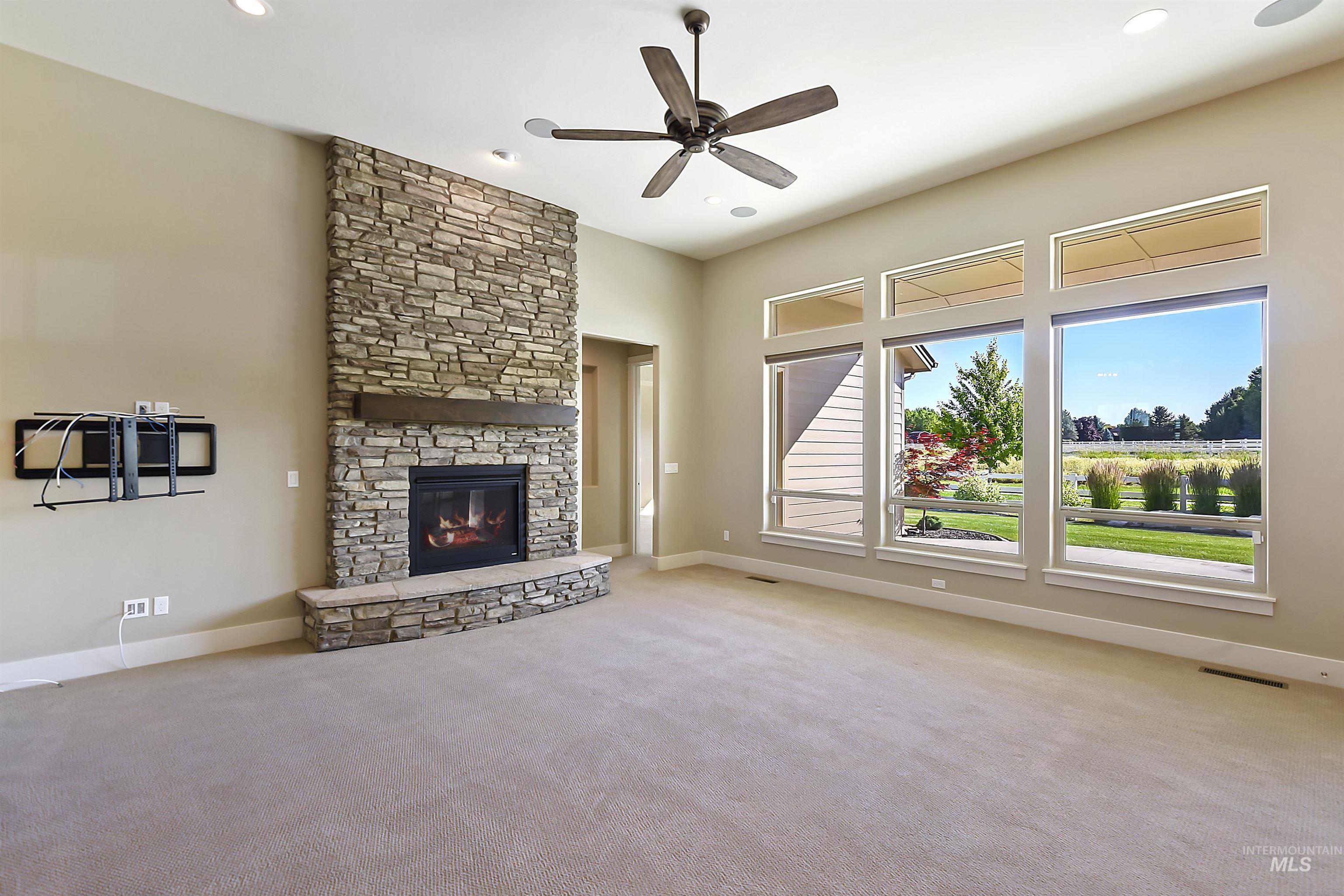 2074 N Payette River Way