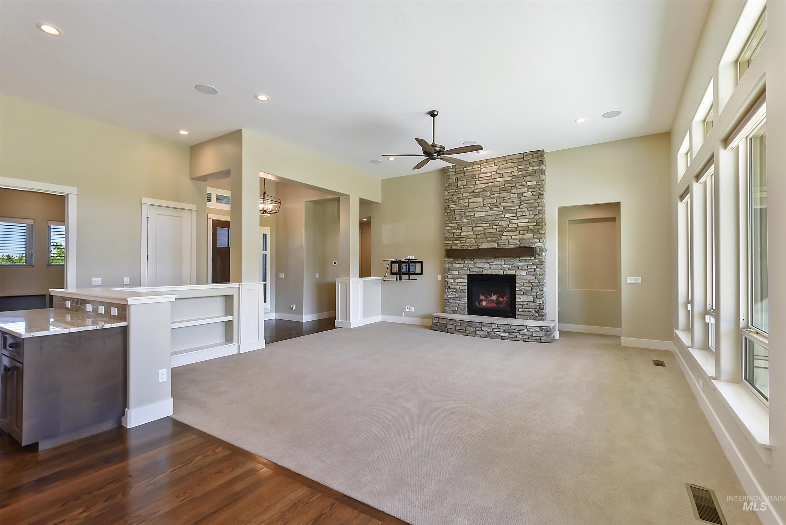 2074 N Payette River Way