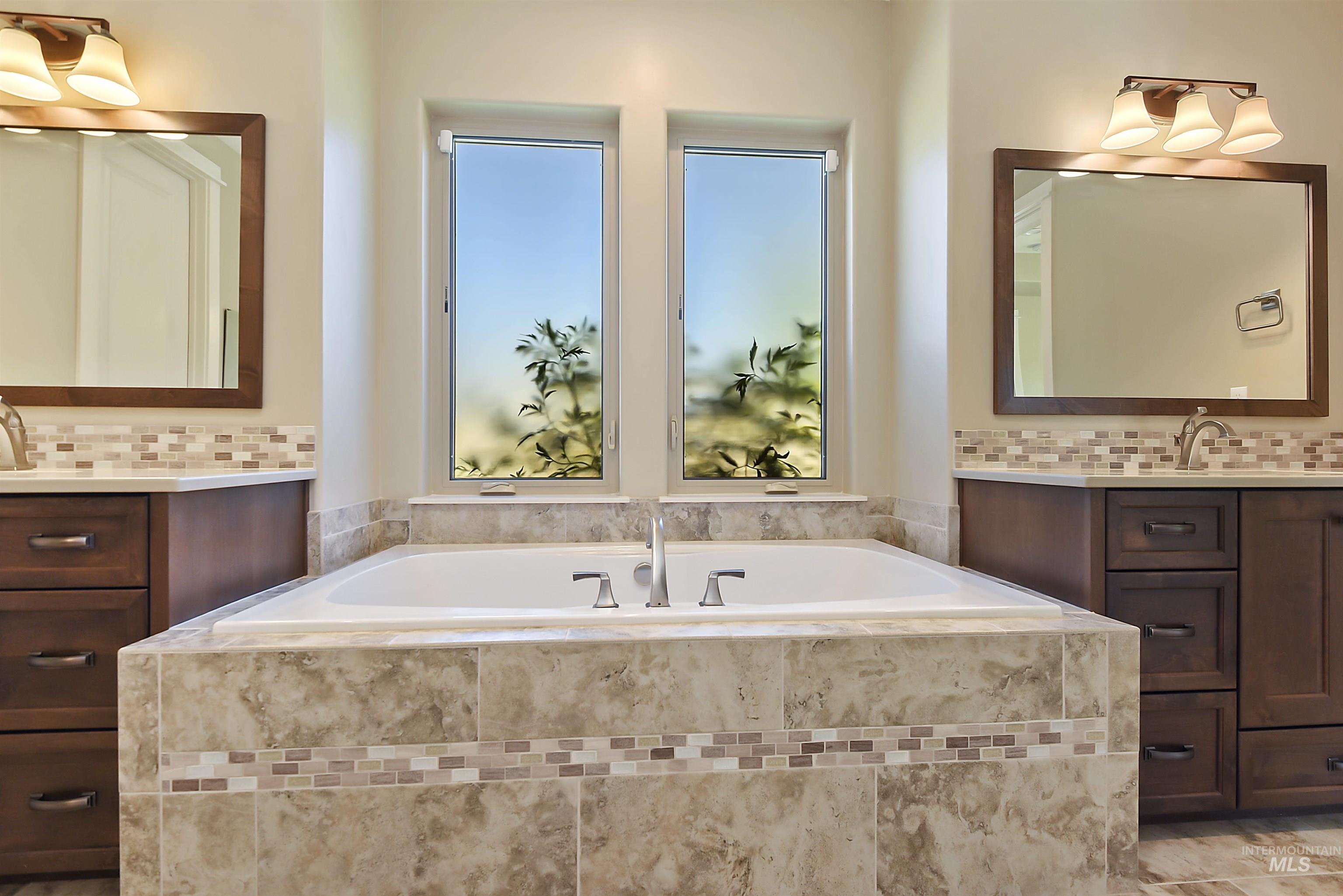 2074 N Payette River Way