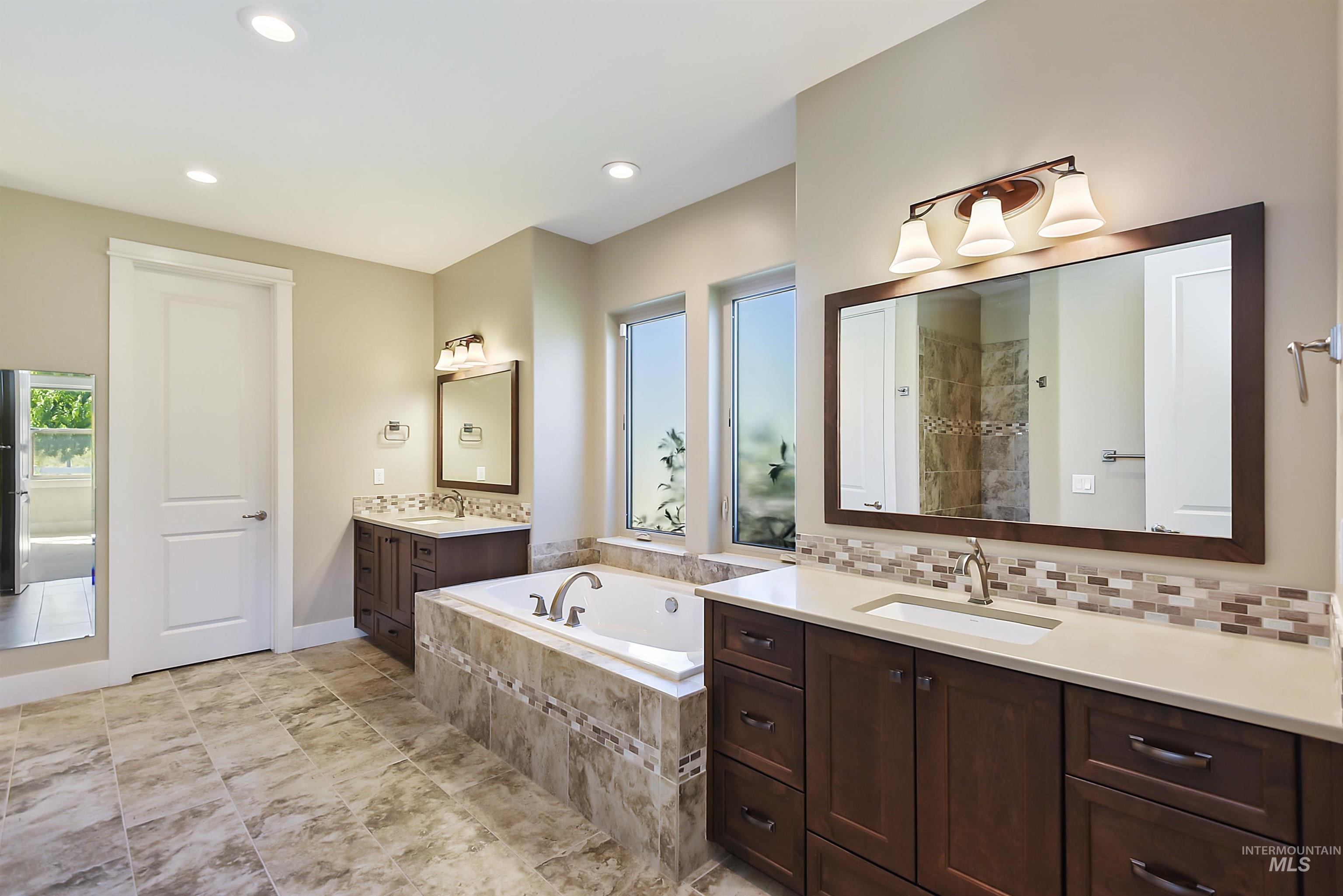 2074 N Payette River Way