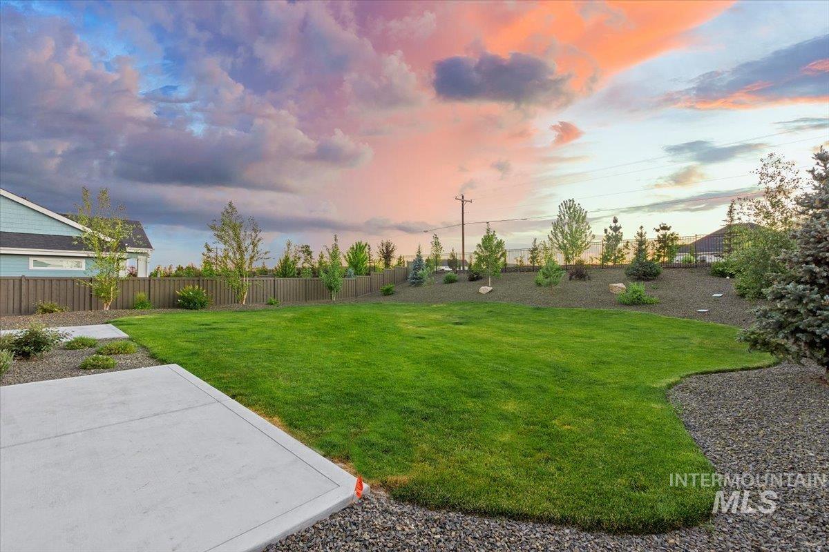 2737 N Rivington Ave.