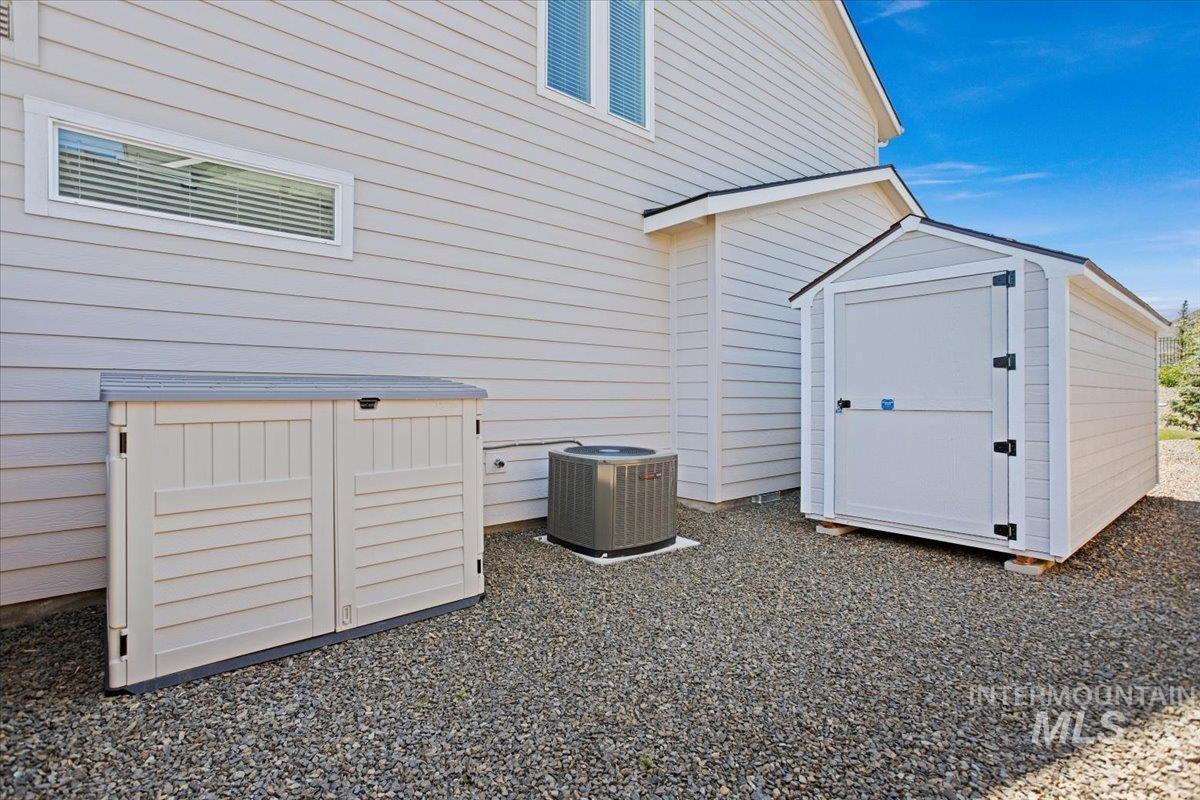 2737 N Rivington Ave.