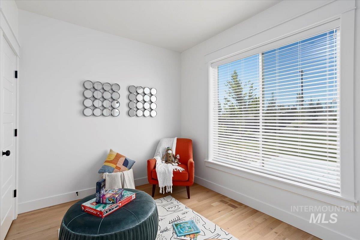 2737 N Rivington Ave.