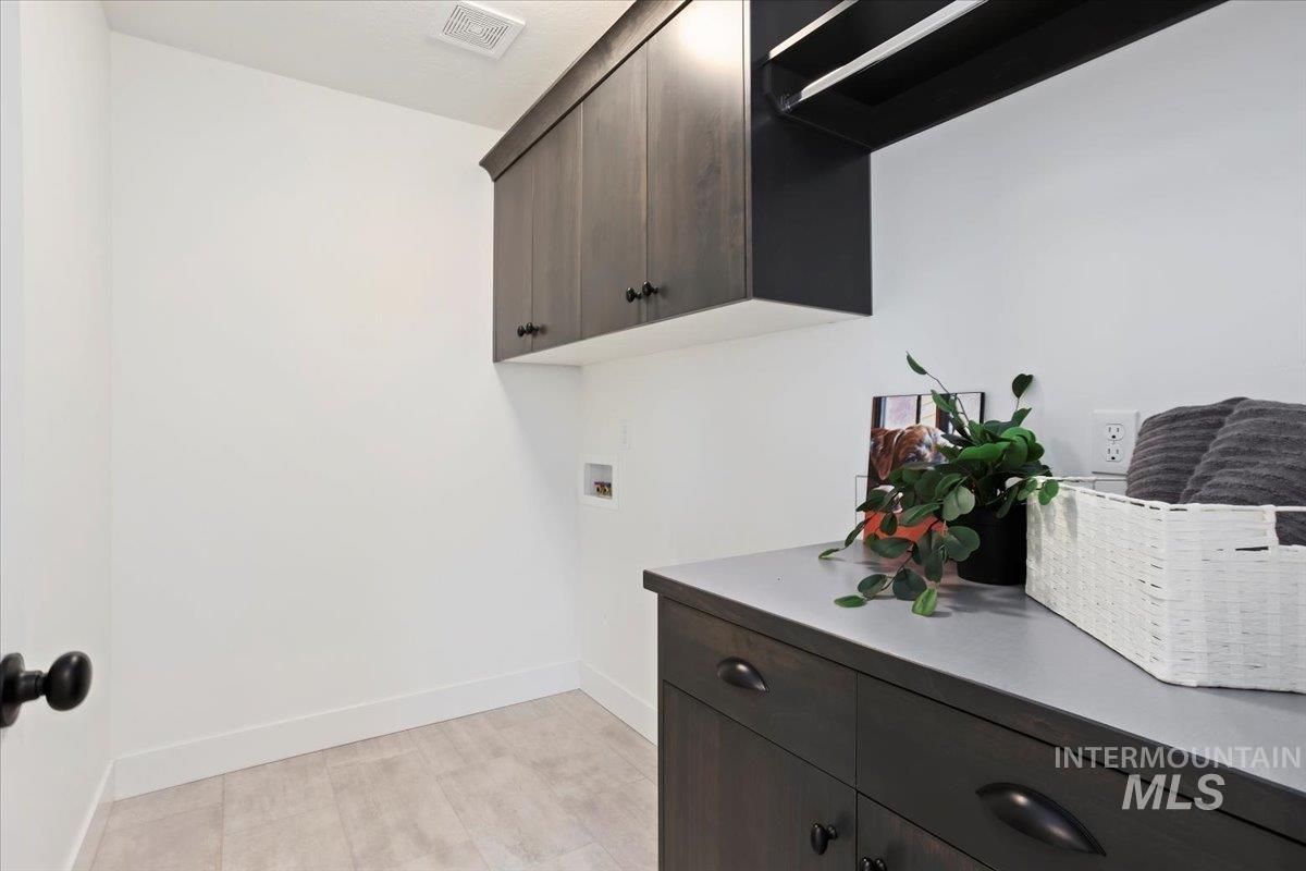 2737 N Rivington Ave.