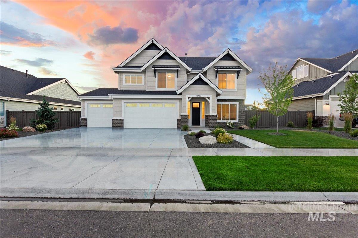 2737 N Rivington Ave.