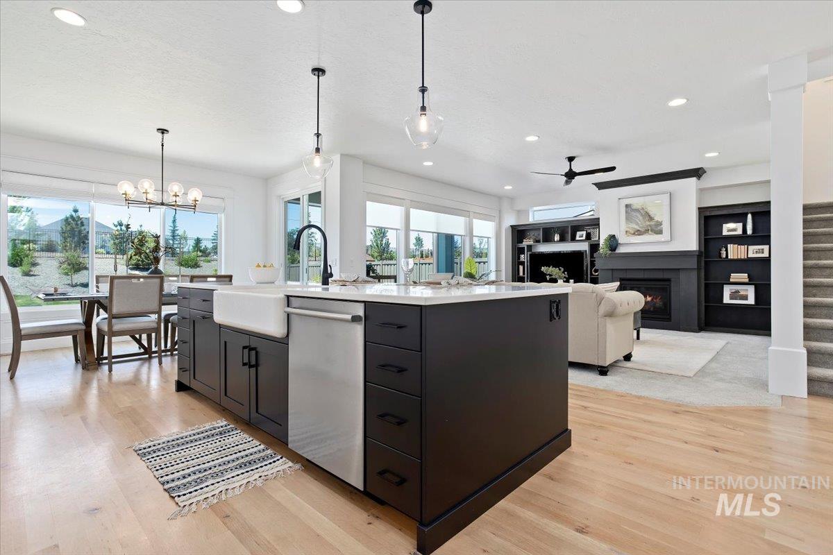 2737 N Rivington Ave.