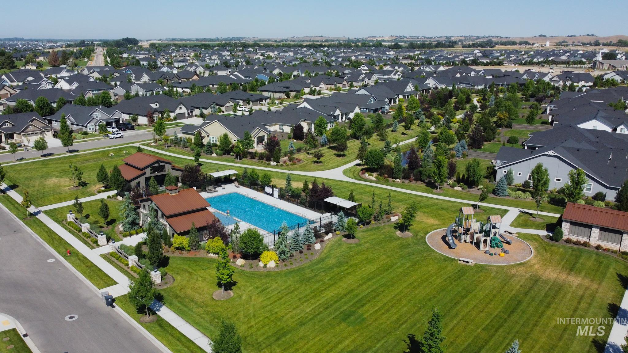 2737 N Rivington Ave.