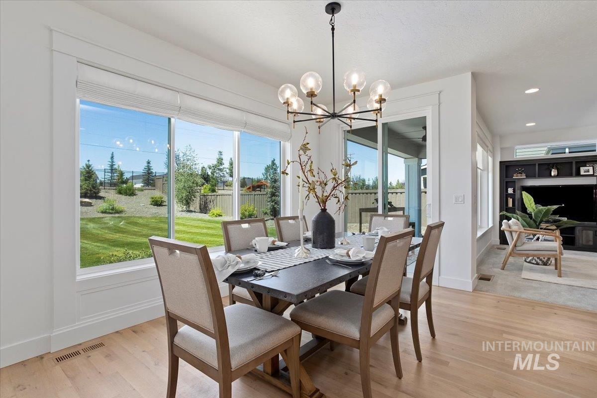 2737 N Rivington Ave.